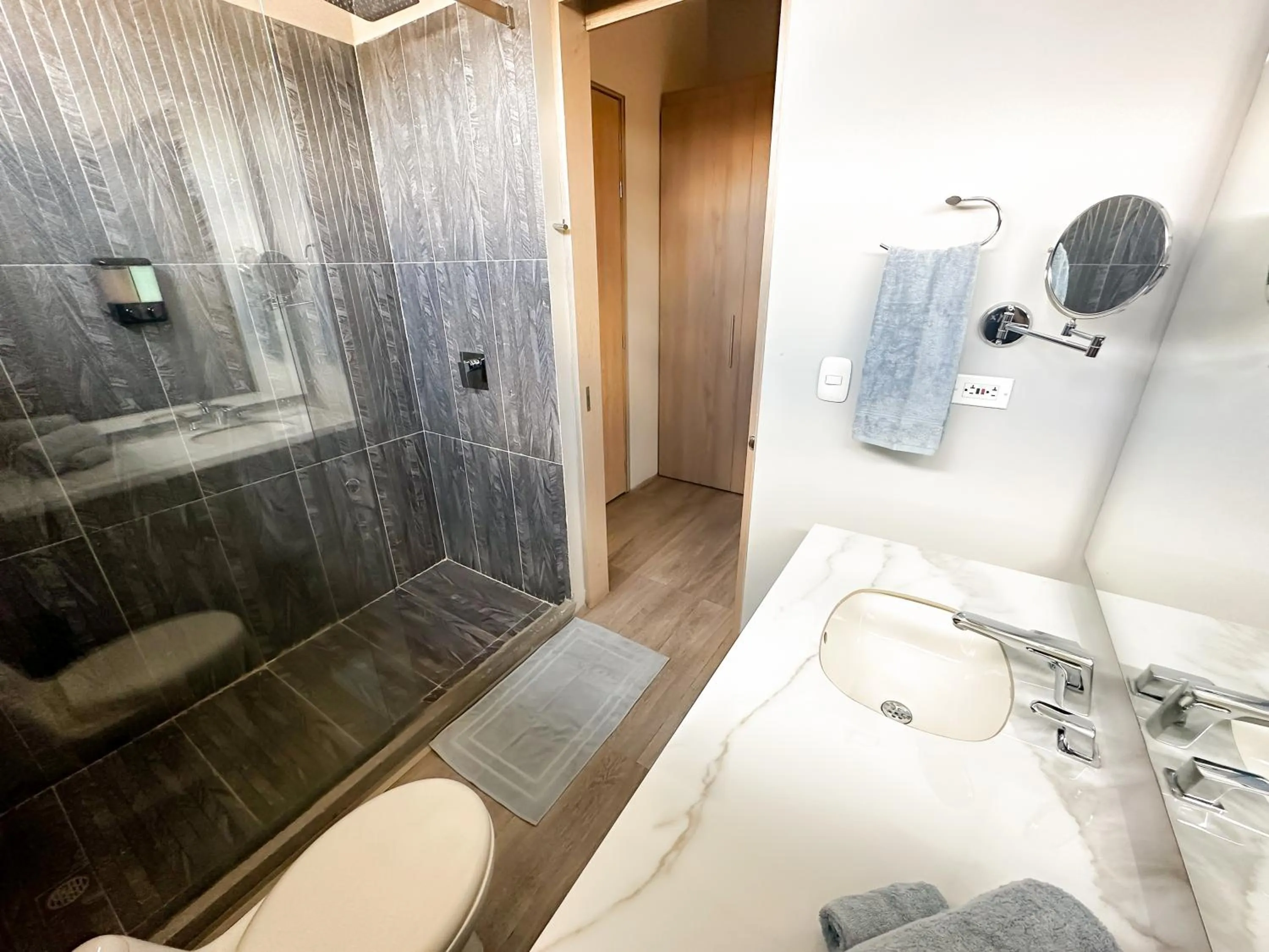 Shower in Hotel Arena Suites Movistar Arena