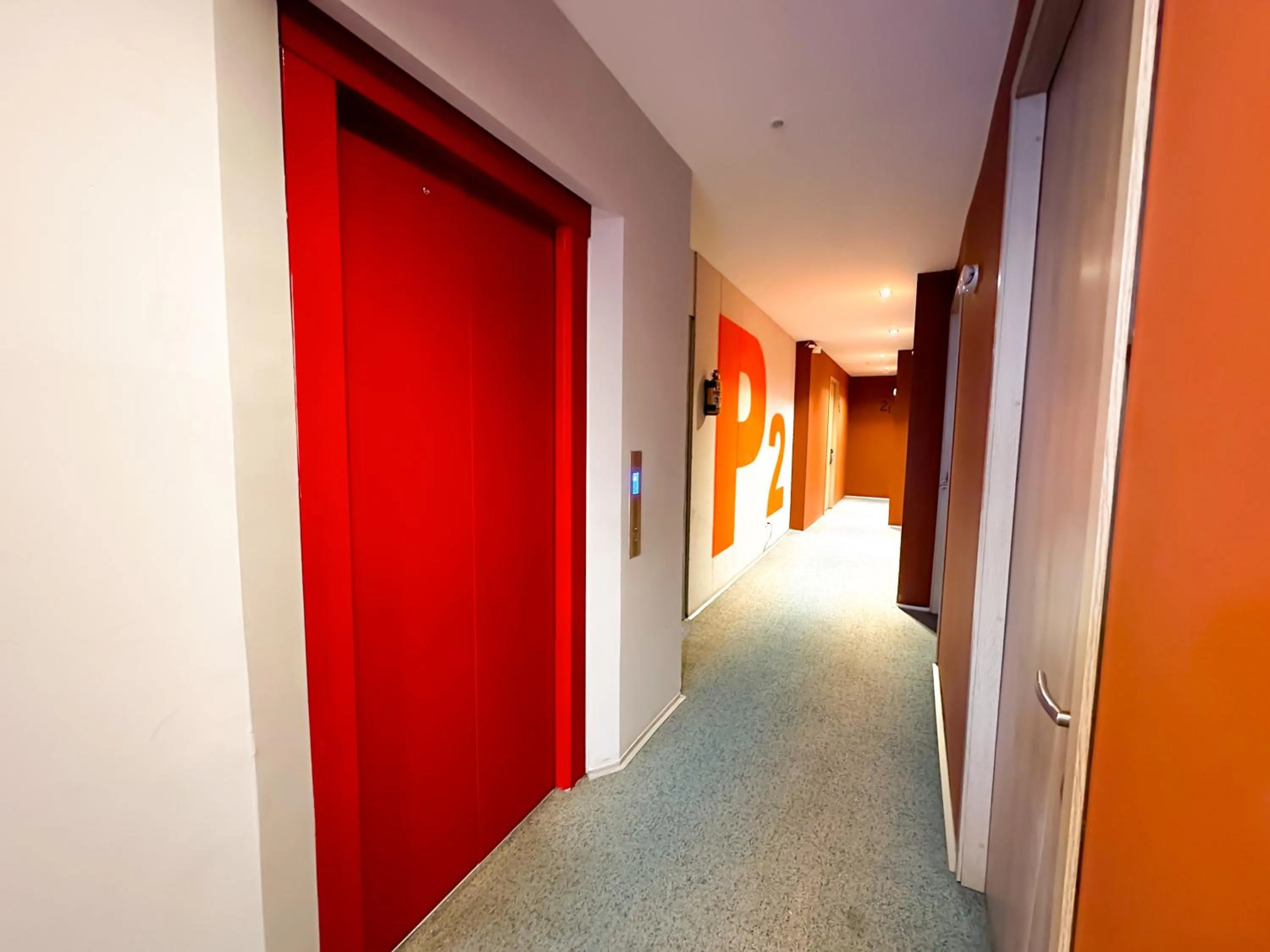 elevator in Hotel Arena Suites Movistar Arena