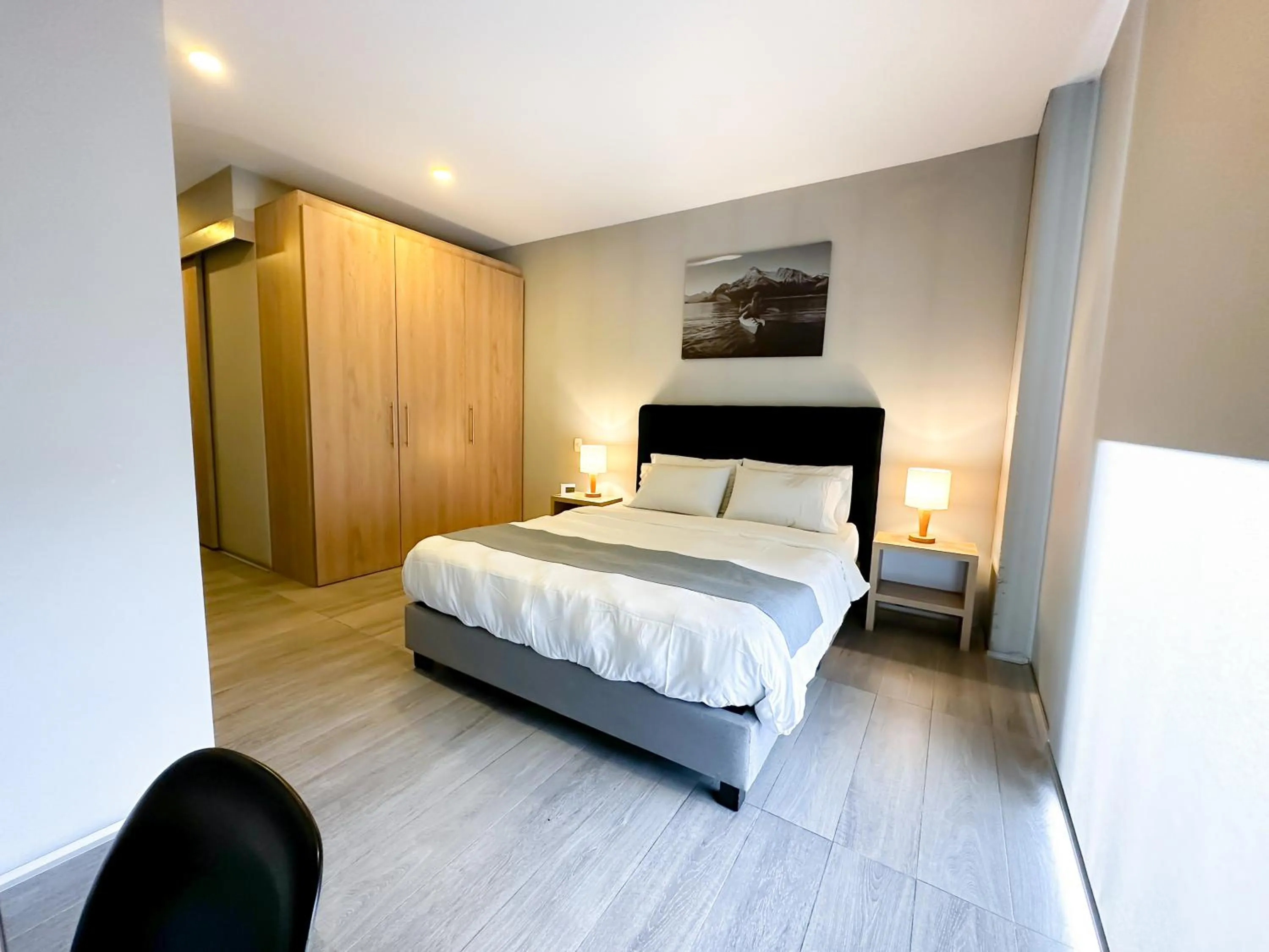 Photo of the whole room, Bed in Hotel Arena Suites Movistar Arena