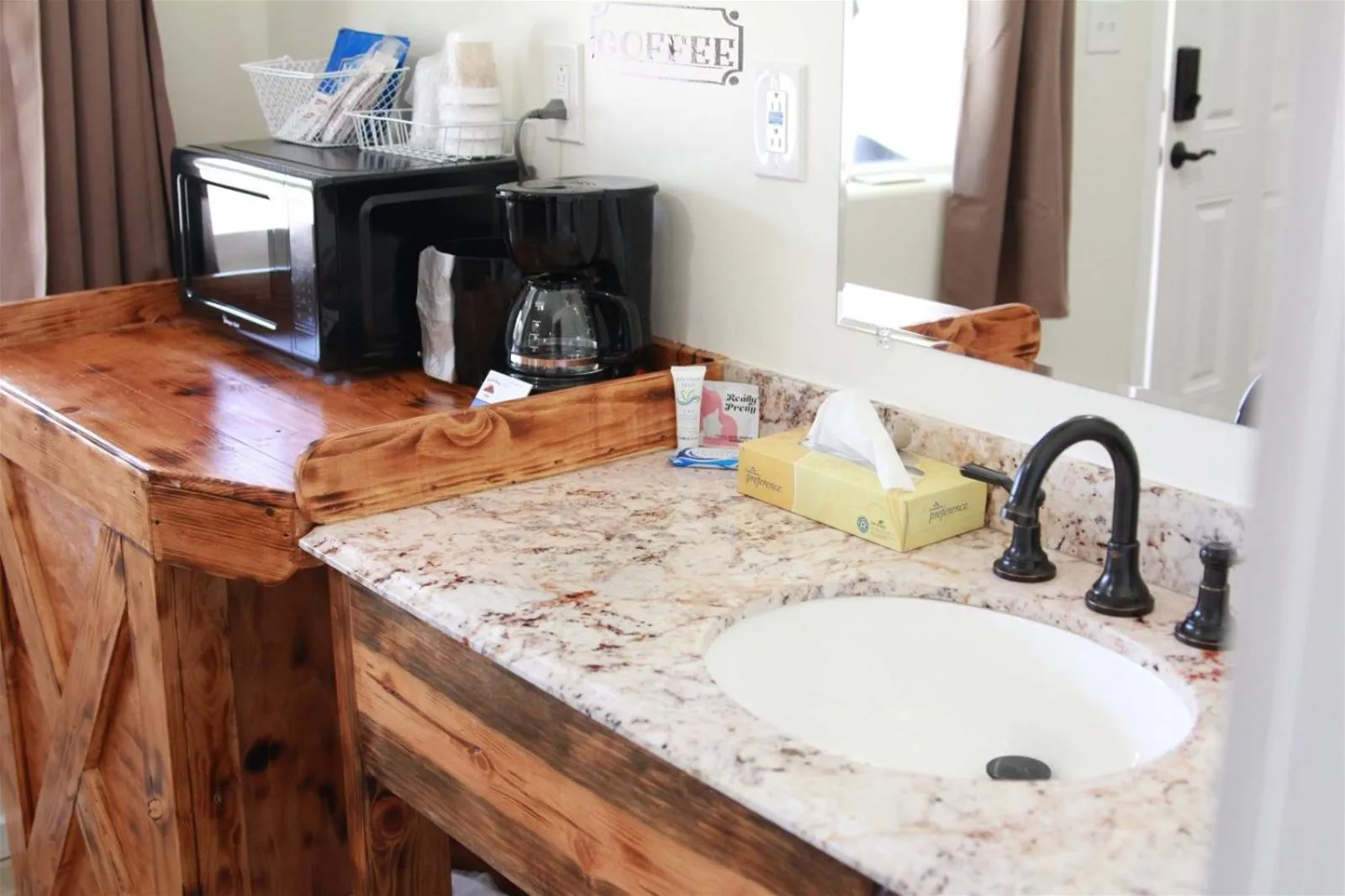 Property building in Hurricane Hideaway Lodging