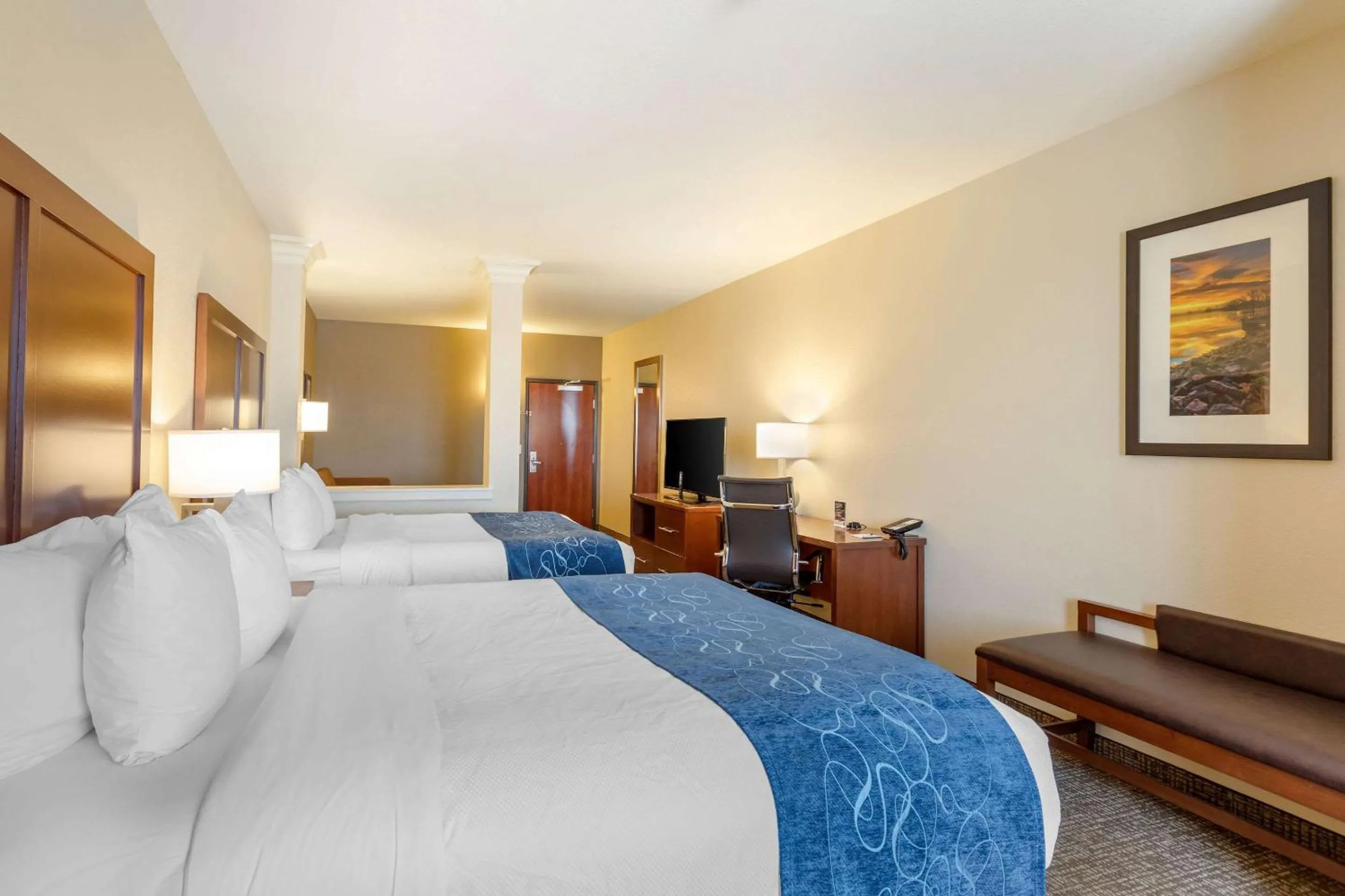 Bedroom, Bed in Comfort Suites Near Denver Downtown