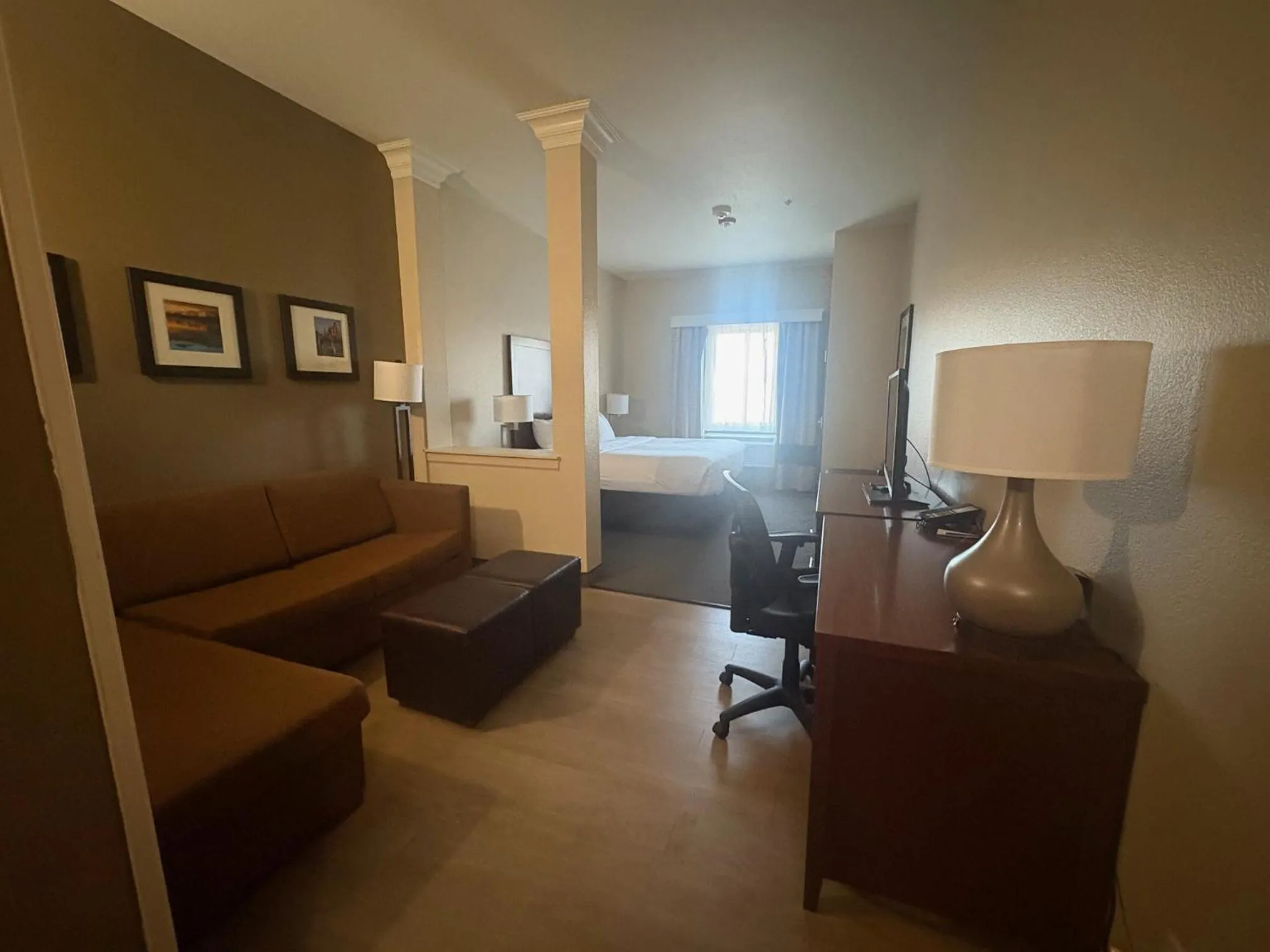 Photo of the whole room, Bed in Comfort Suites Near Denver Downtown