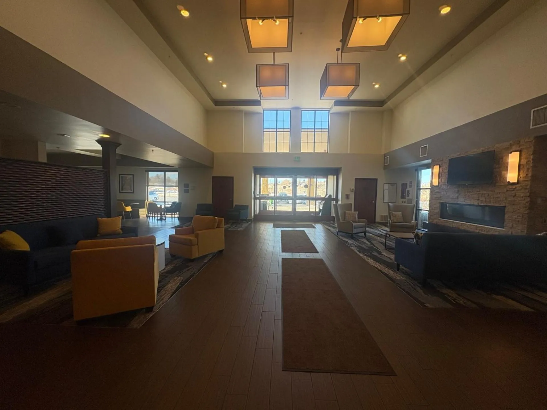 Communal lounge/ TV room in Comfort Suites Near Denver Downtown