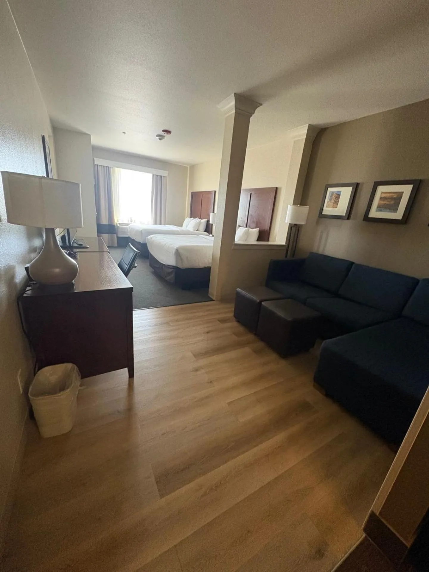 Seating area in Comfort Suites Near Denver Downtown