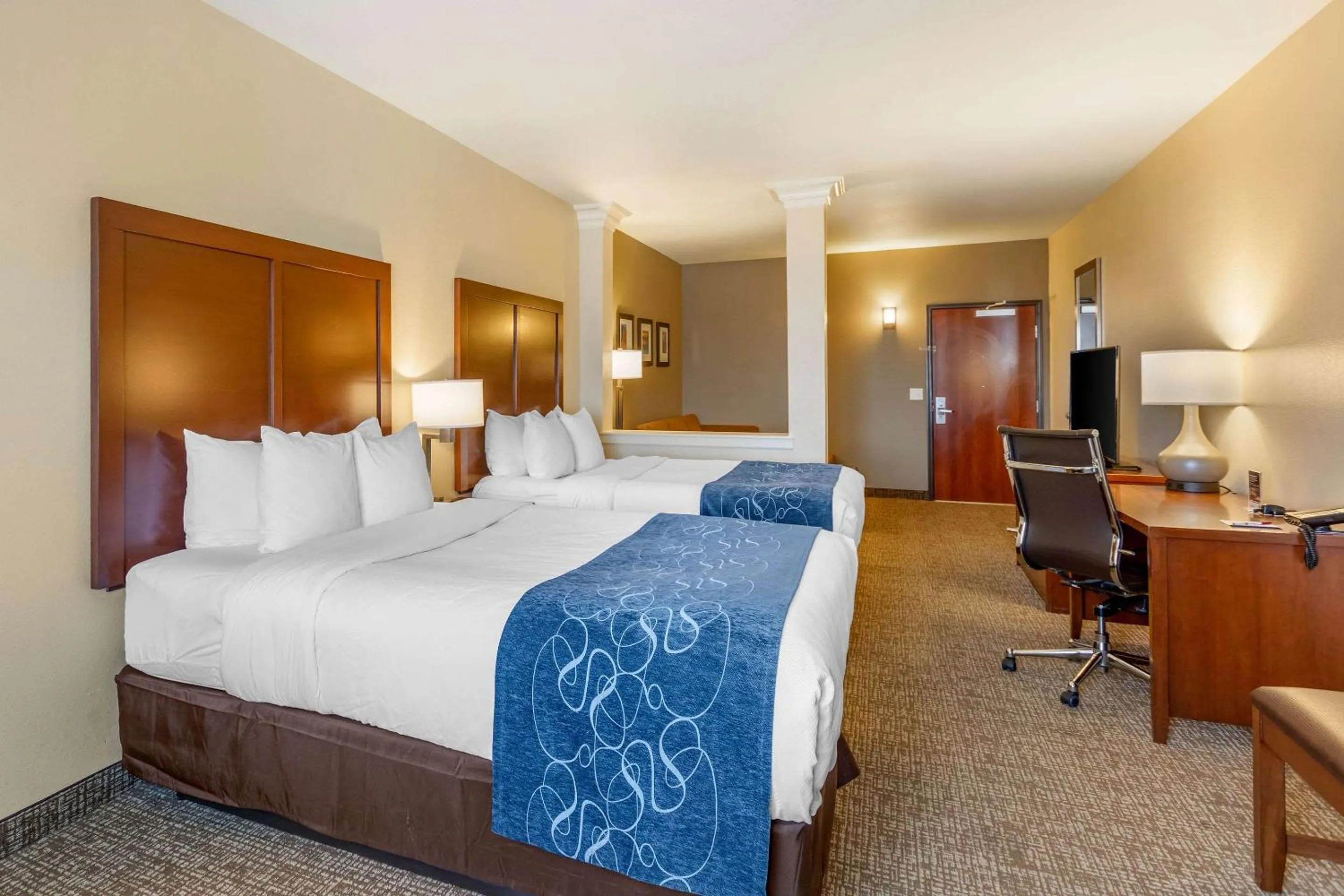 Bedroom, Bed in Comfort Suites Near Denver Downtown