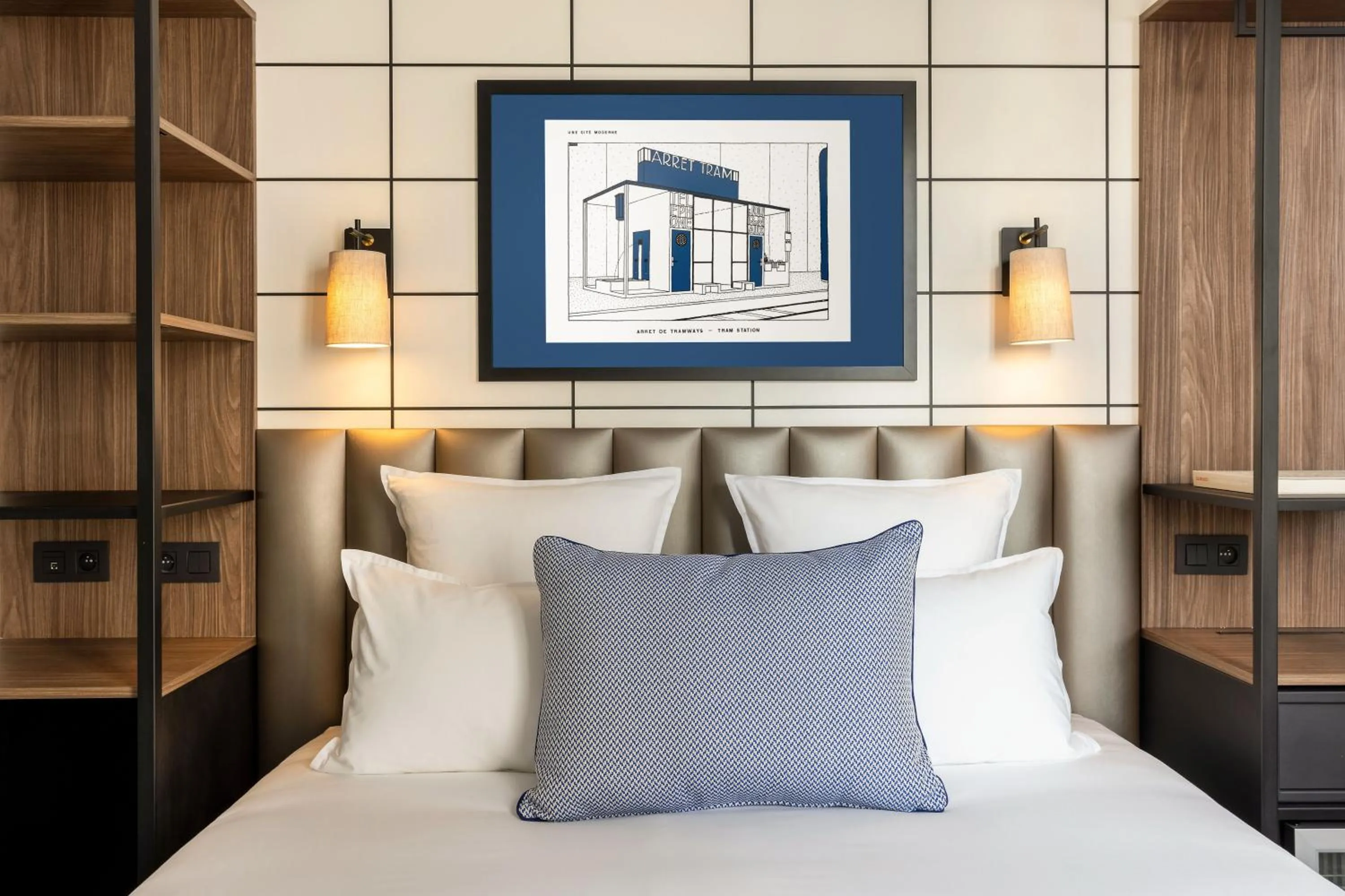 Photo of the whole room, Bed in Hôtel Moderniste