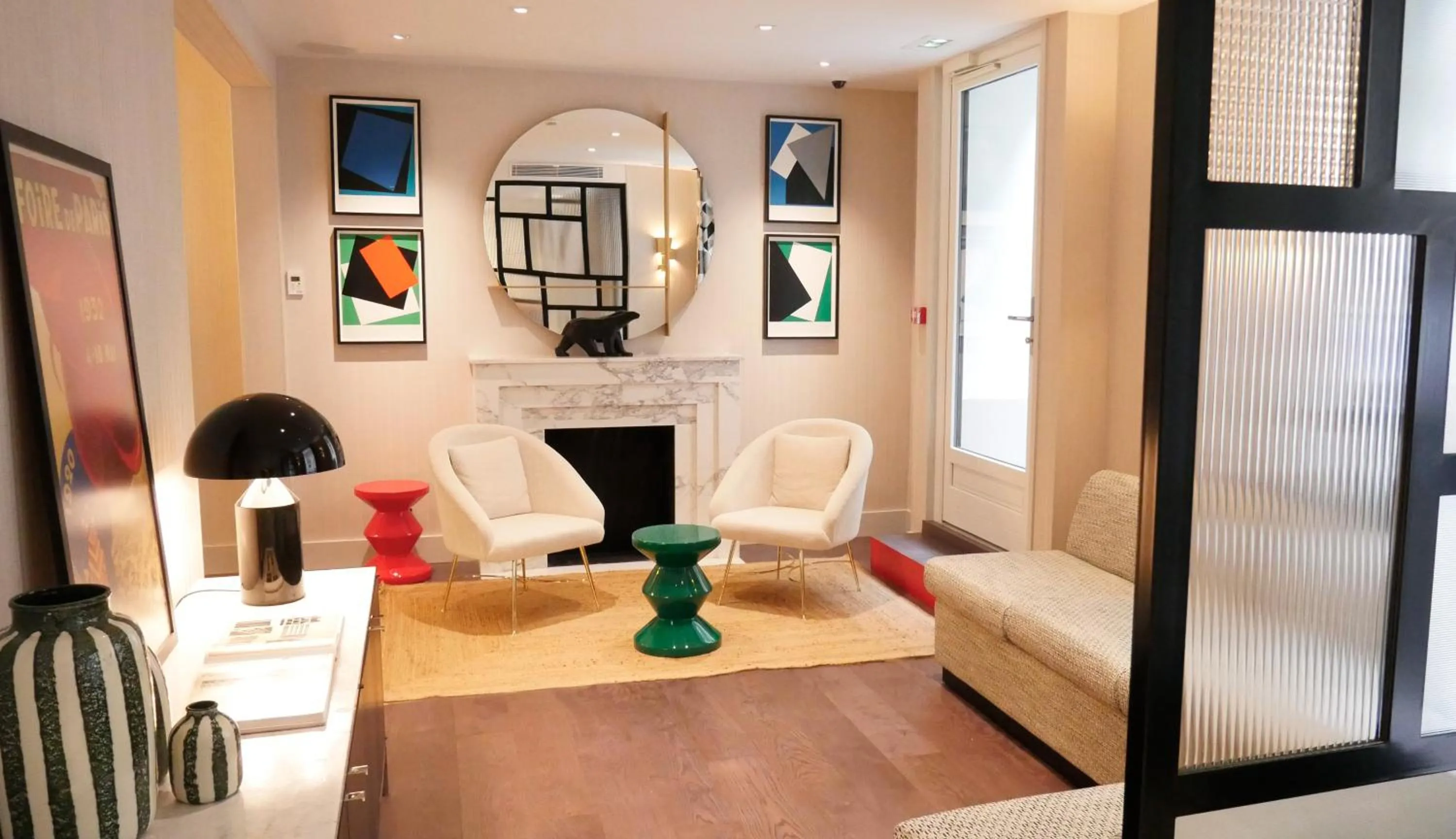 Seating area in Hôtel Moderniste