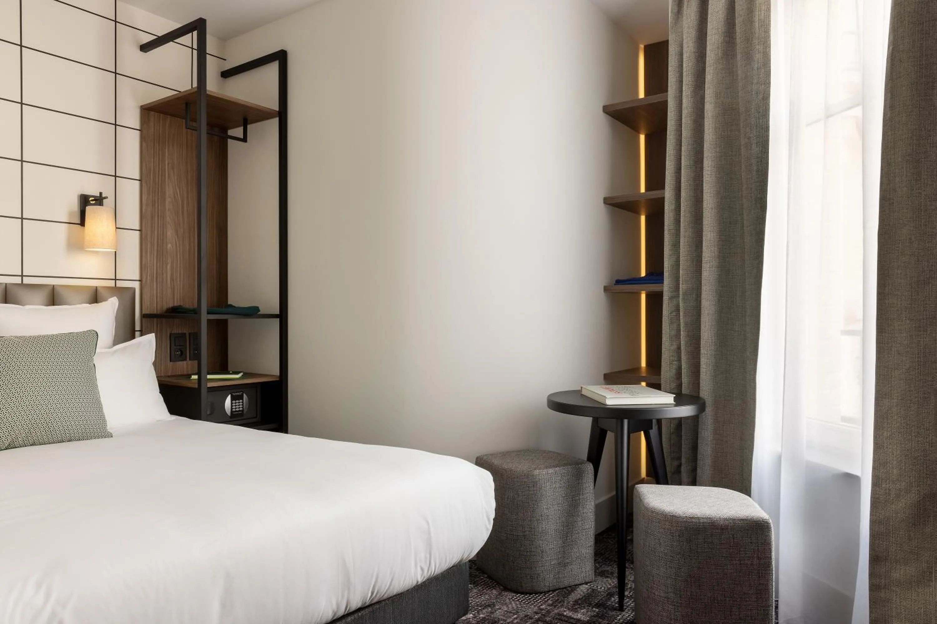 Bedroom, Bed in Hôtel Moderniste