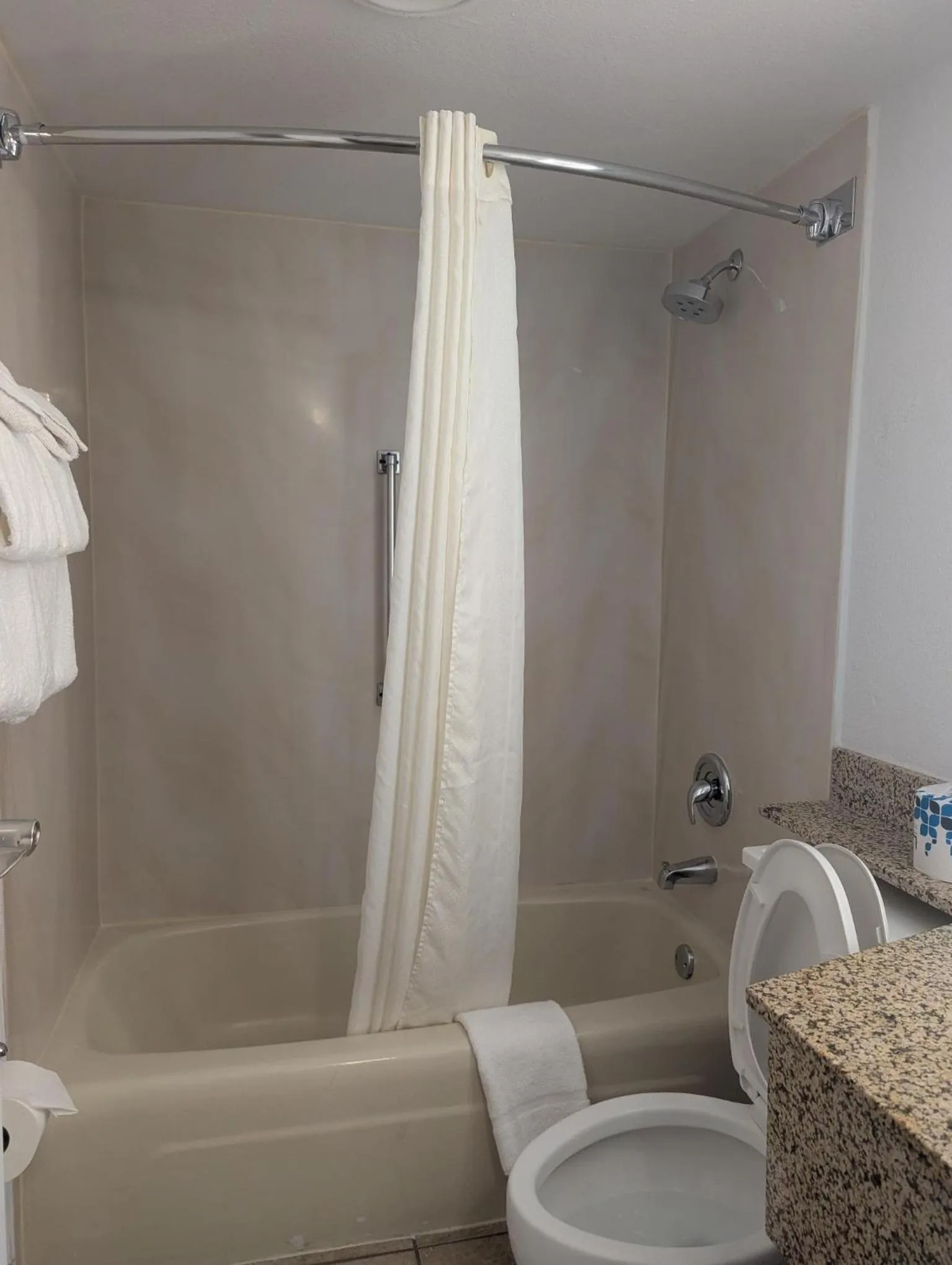 Bathroom in Plaza Hotel Denver Central