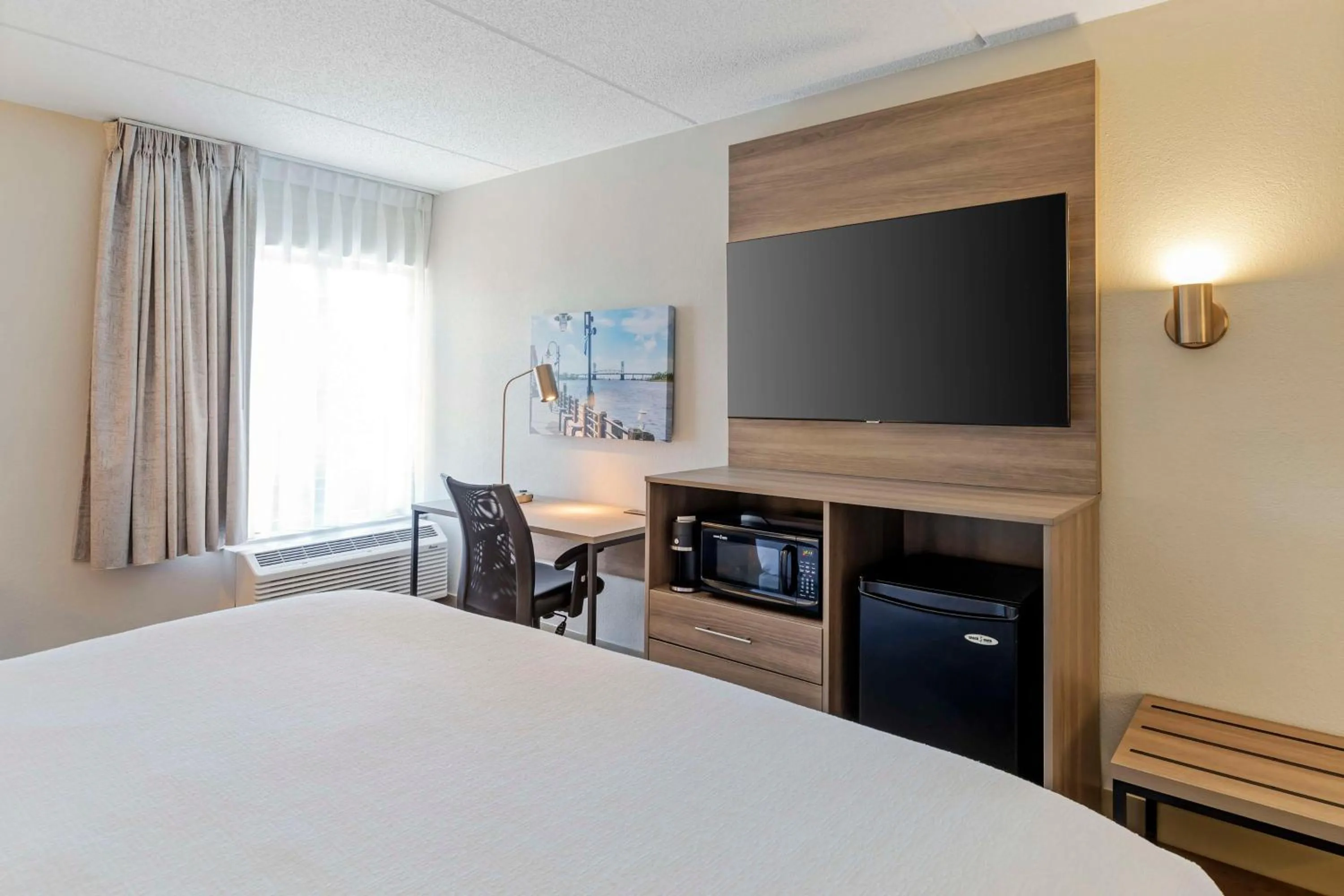 Bedroom, Bed in Best Western Plus Wilmington / Wrightsville Beach