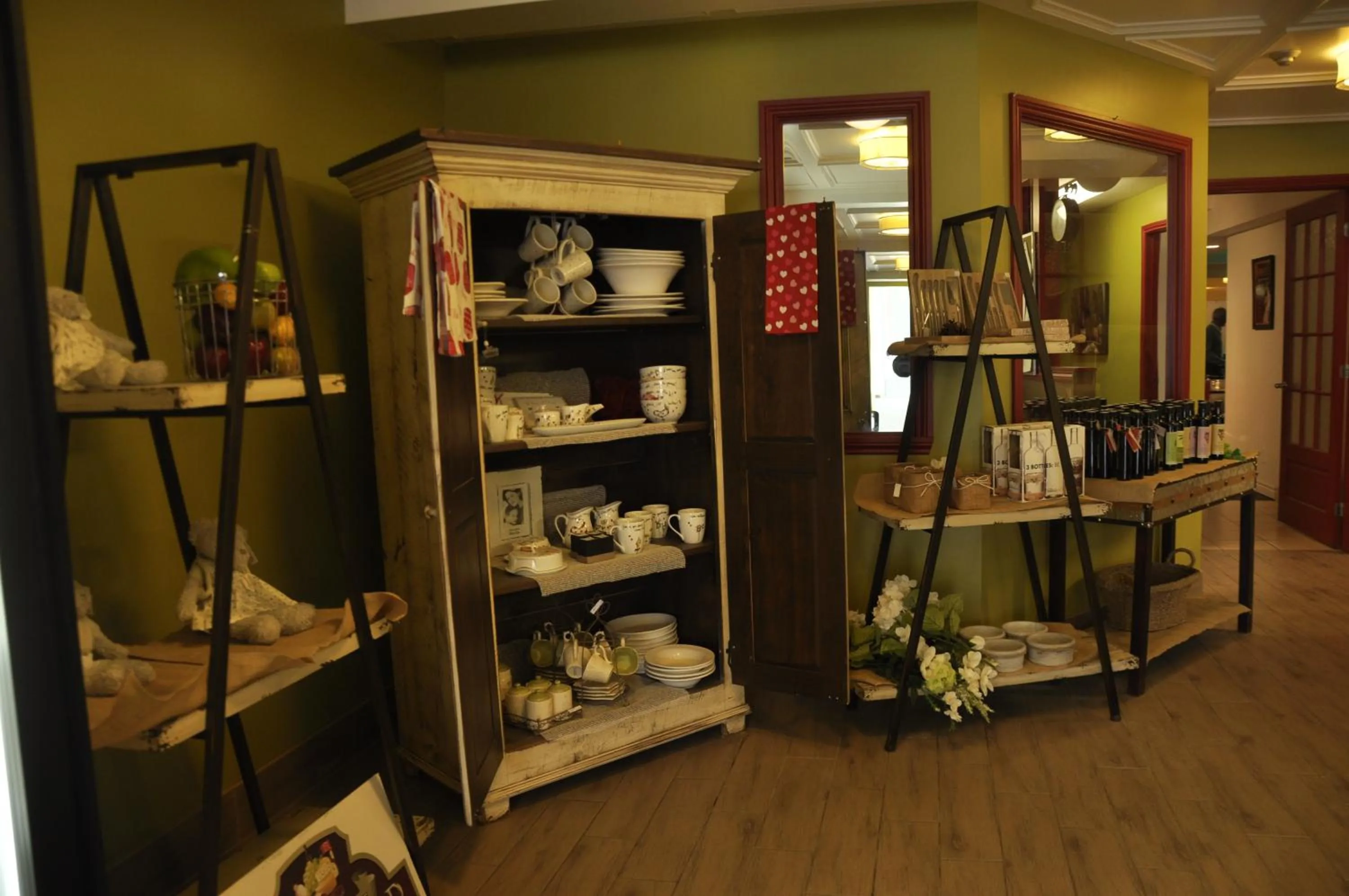 On-site shops in Hôtel Centre-Ville