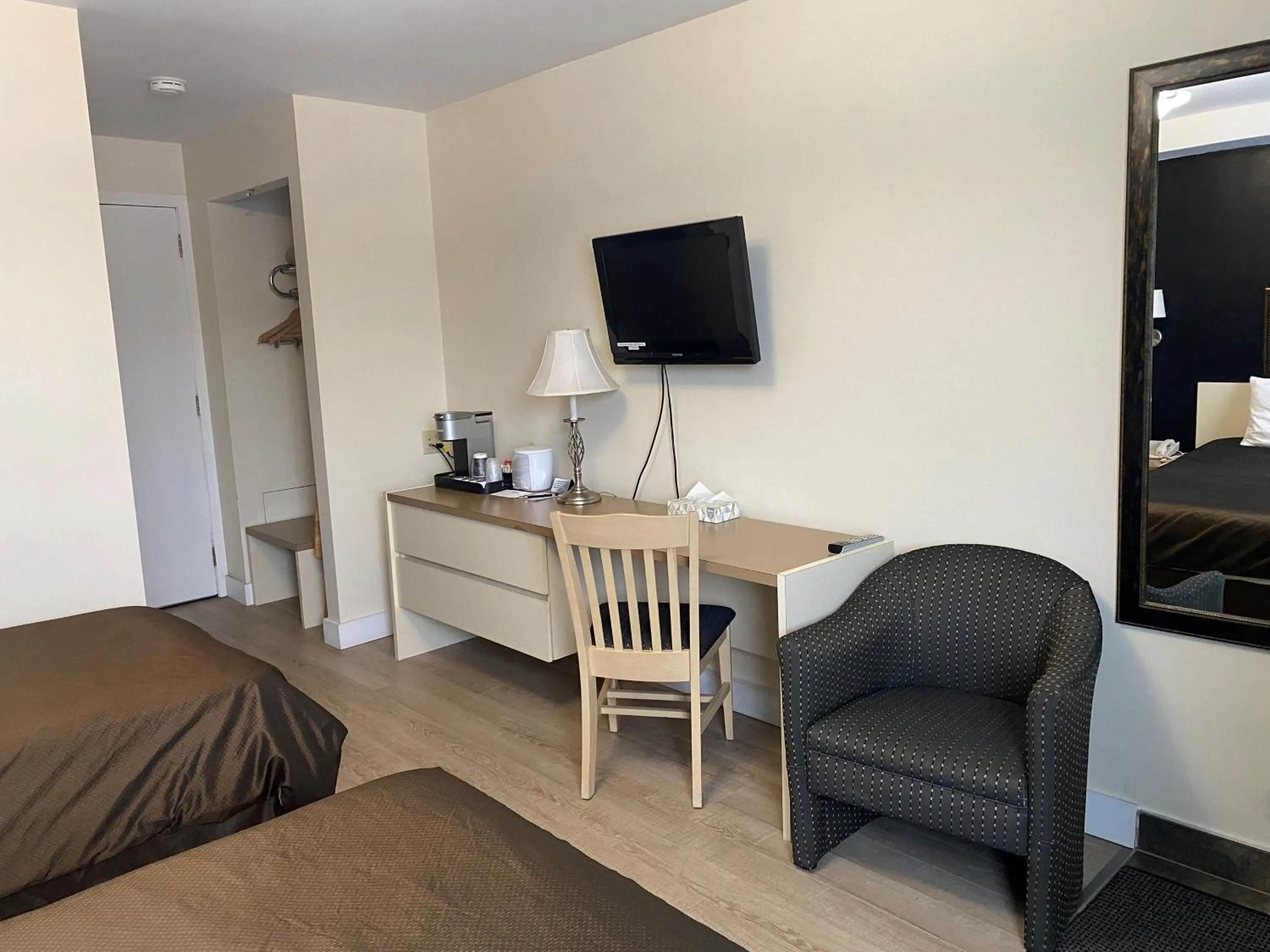 Seating area, Bed in Hôtel Centre-Ville