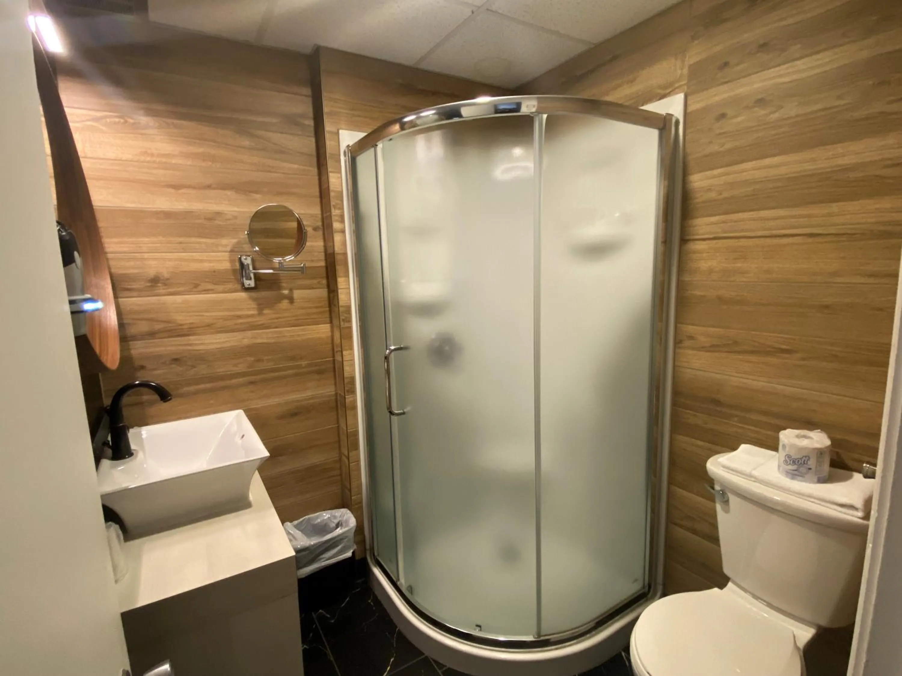 Bathroom in Hôtel Centre-Ville