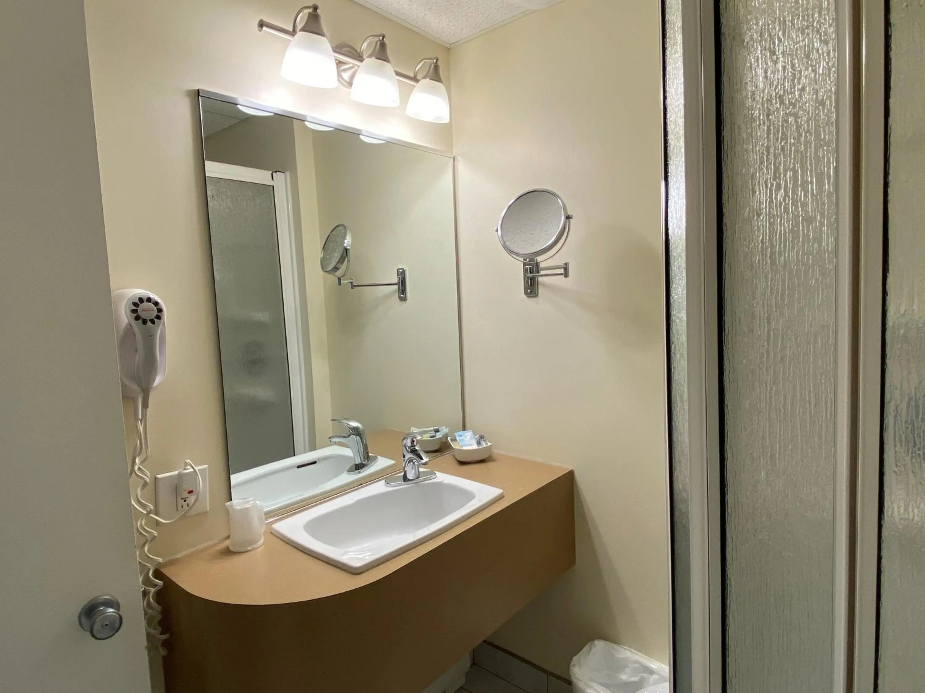 Bathroom in Hôtel Centre-Ville