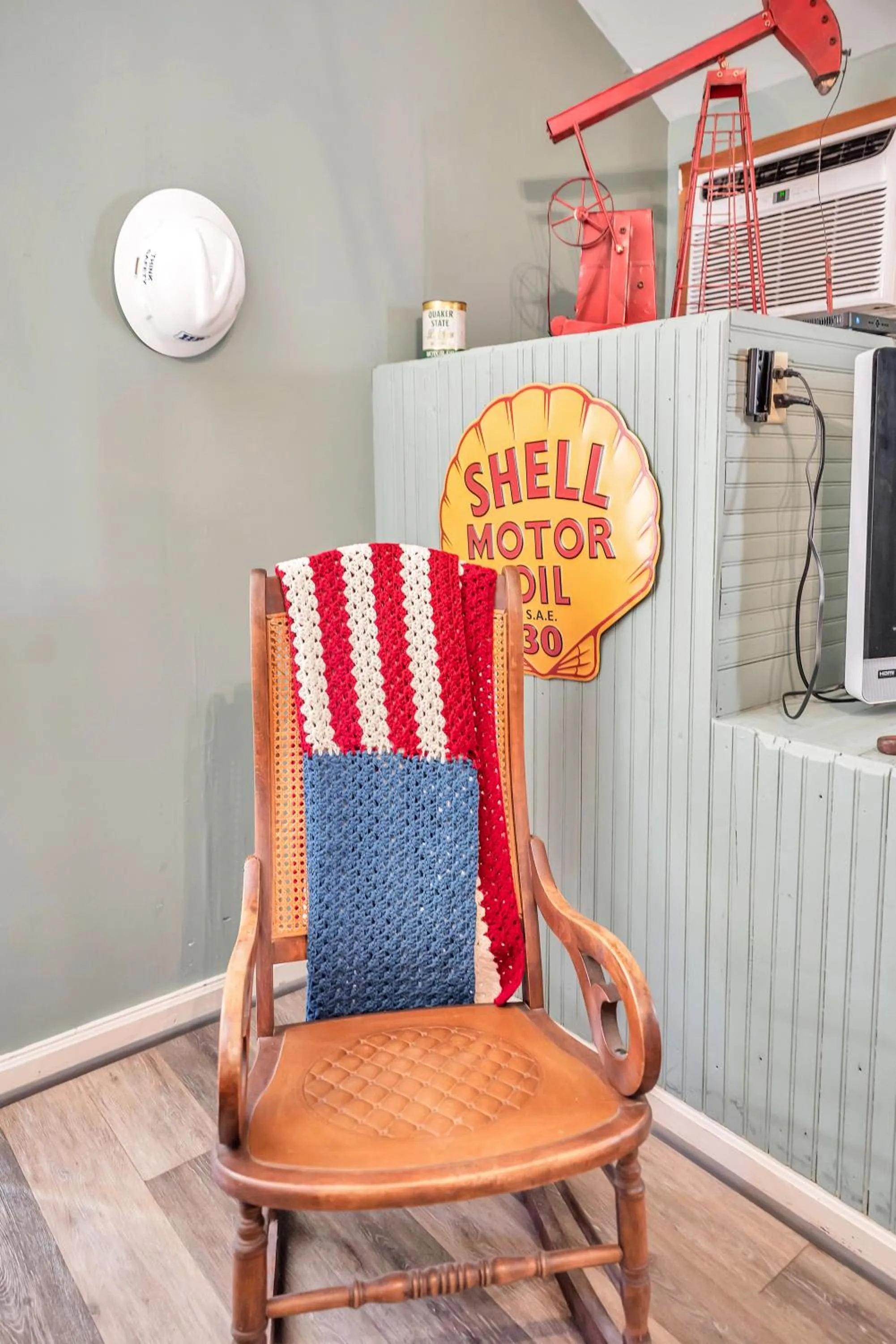 Decorative detail in Full Moon Inn