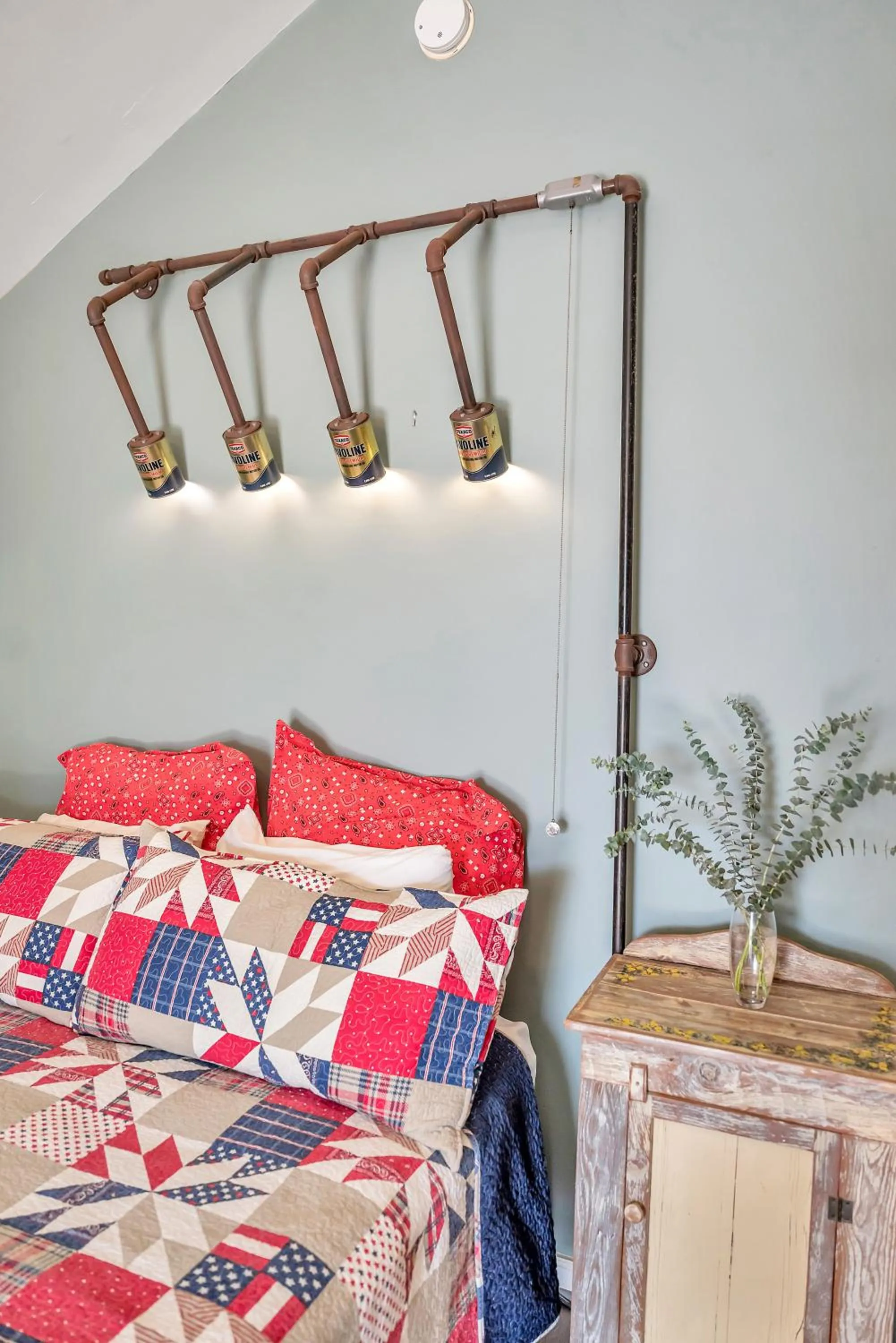 Decorative detail, Bed in Full Moon Inn