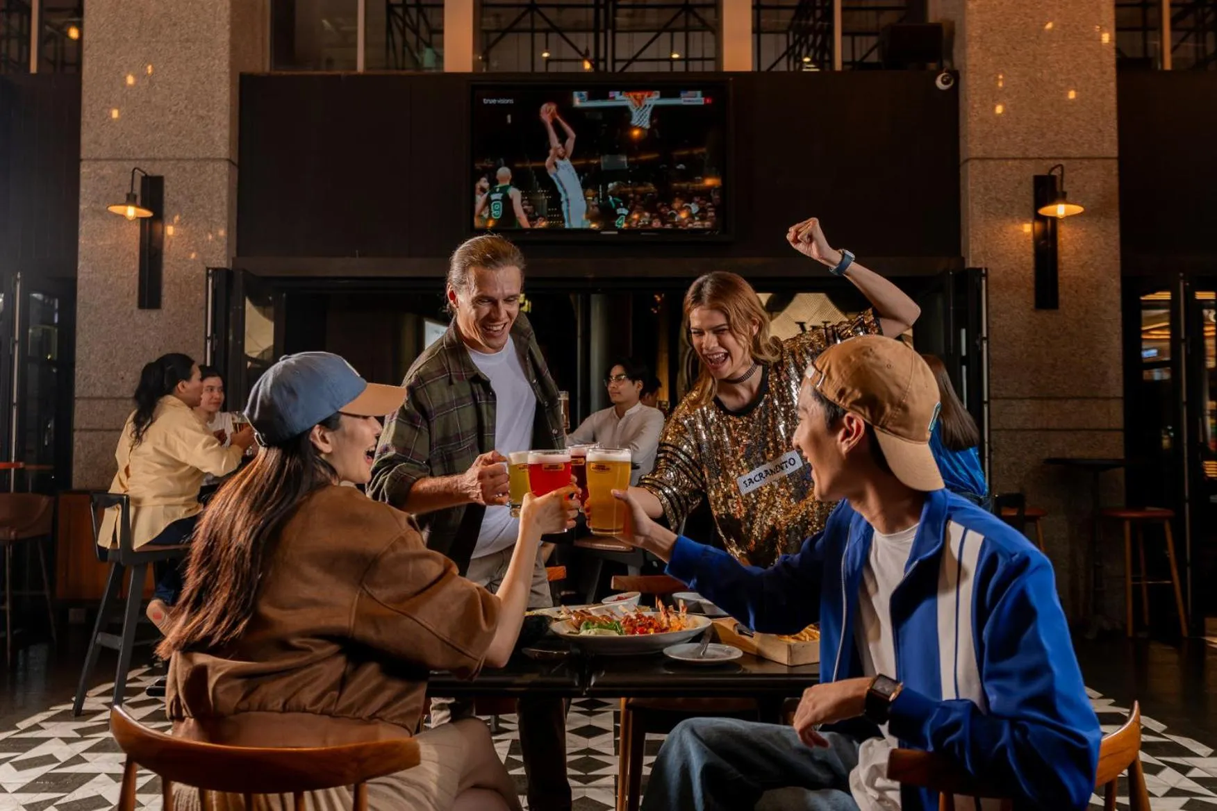 Restaurant/places to eat in Holiday Inn Bangkok by IHG