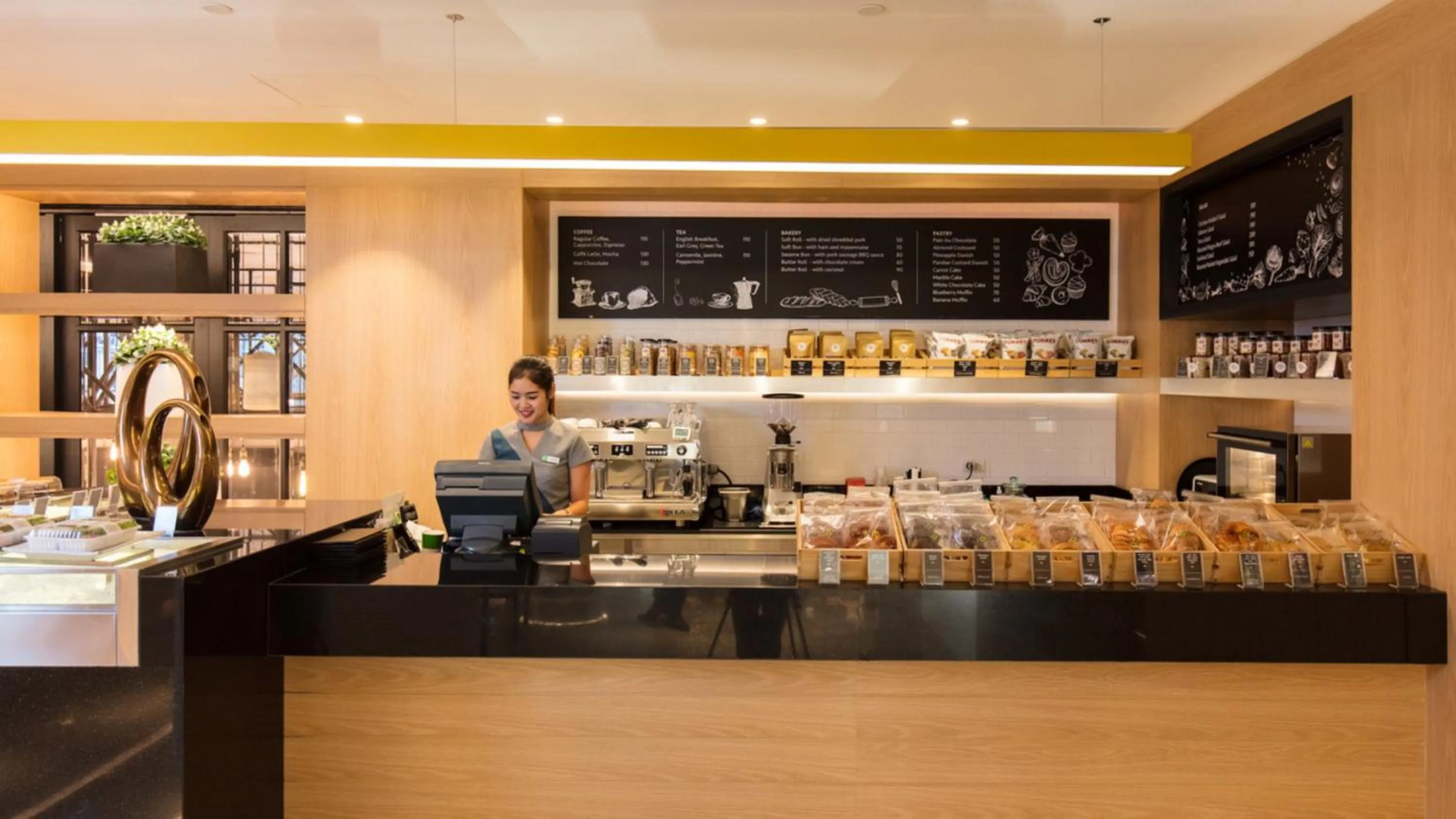 Restaurant/places to eat in Holiday Inn Bangkok by IHG