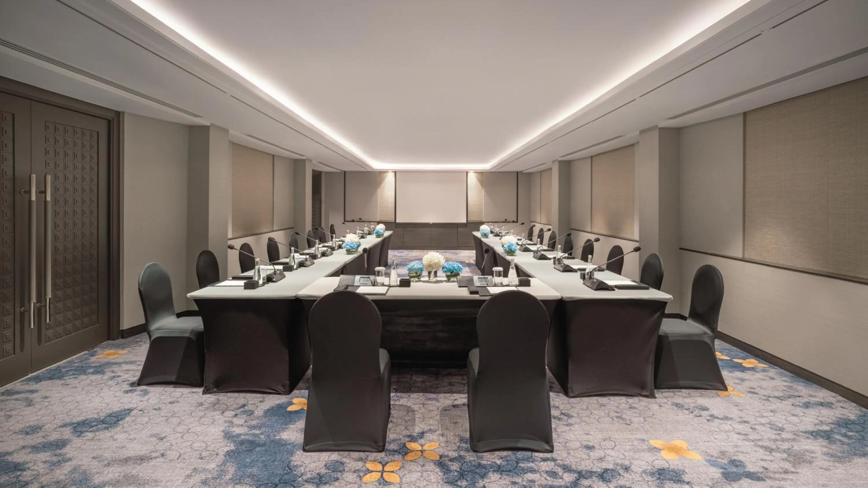 Meeting/conference room in Holiday Inn Bangkok by IHG