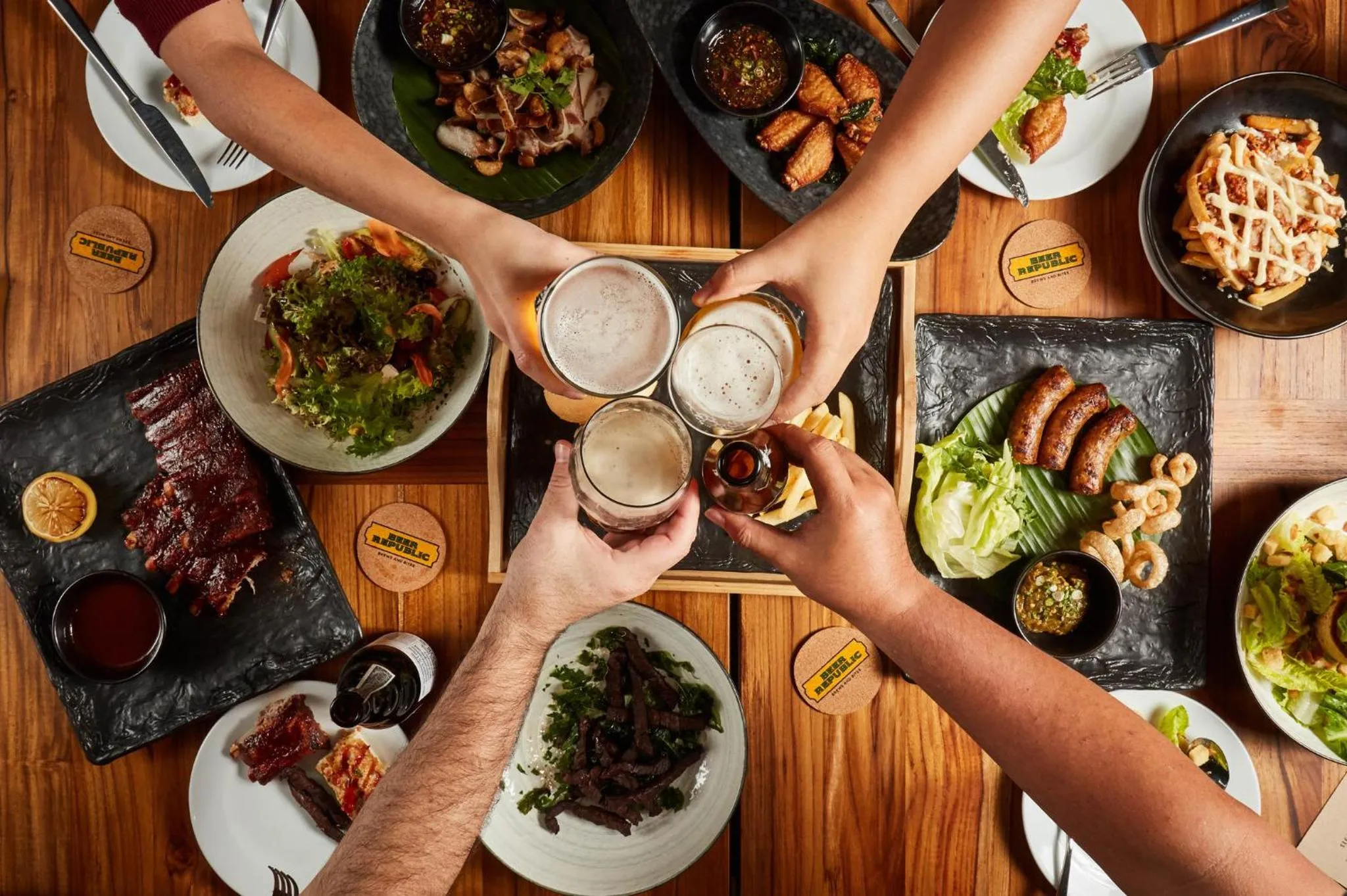 Restaurant/places to eat in Holiday Inn Bangkok by IHG