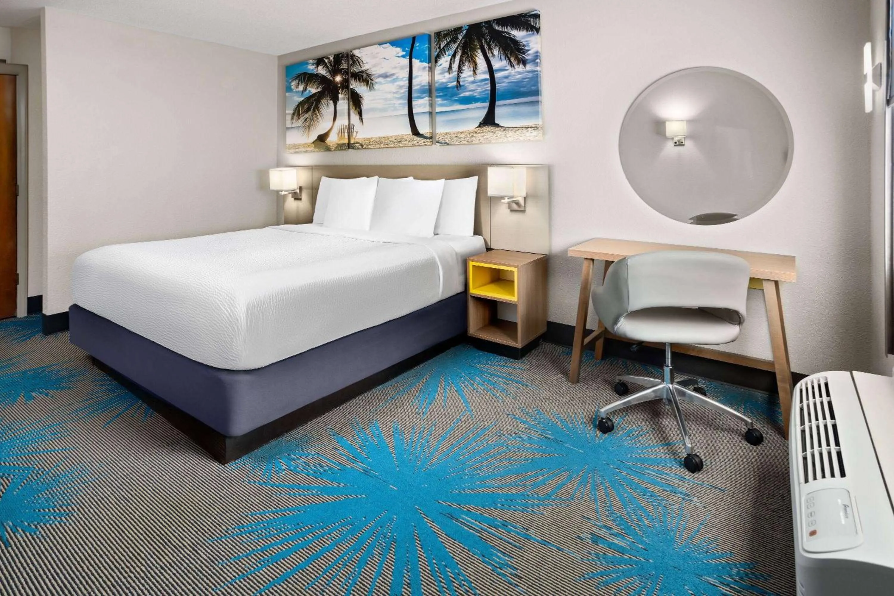 Photo of the whole room, Bed in Days Inn by Wyndham Acworth