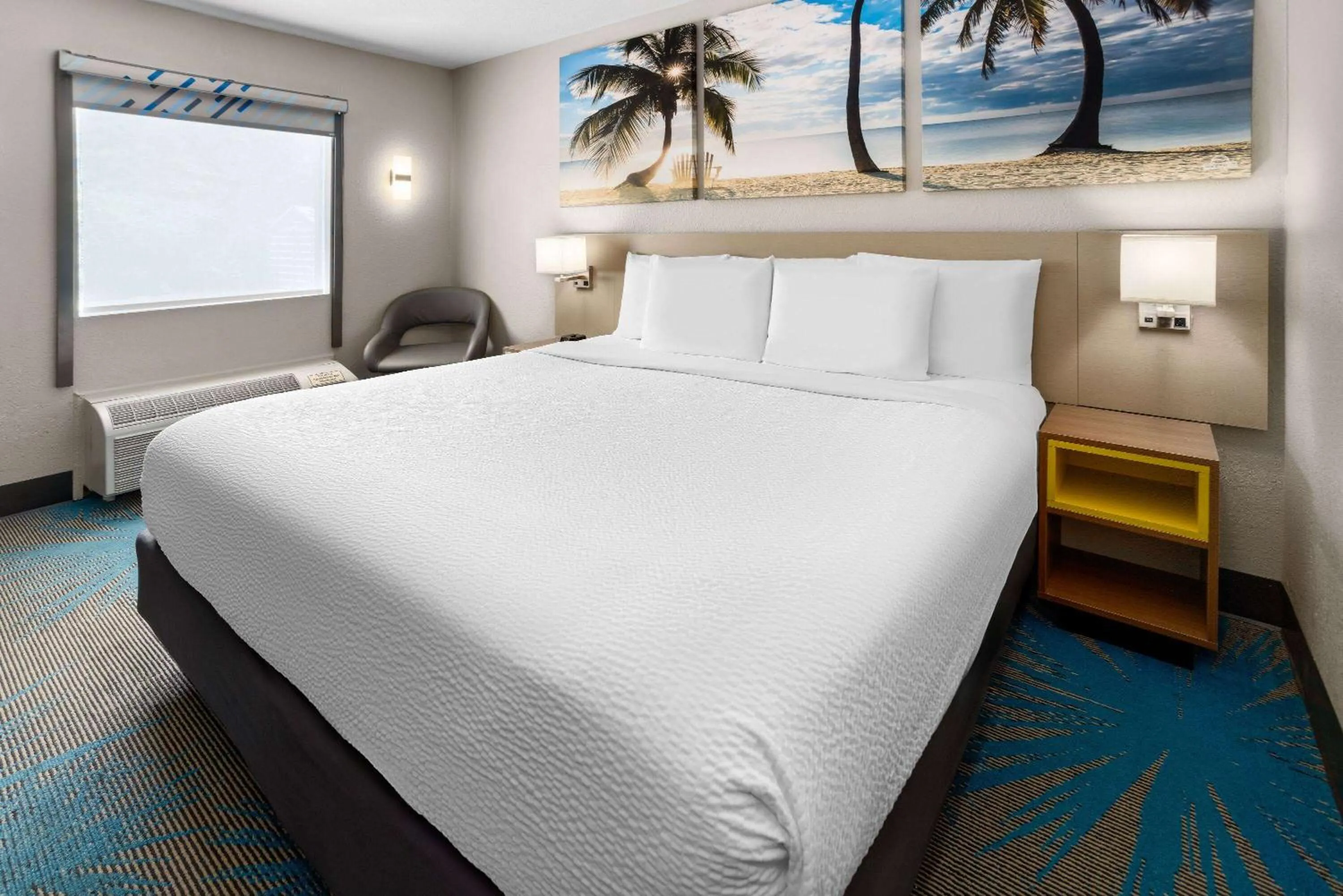 Photo of the whole room, Bed in Days Inn by Wyndham Acworth