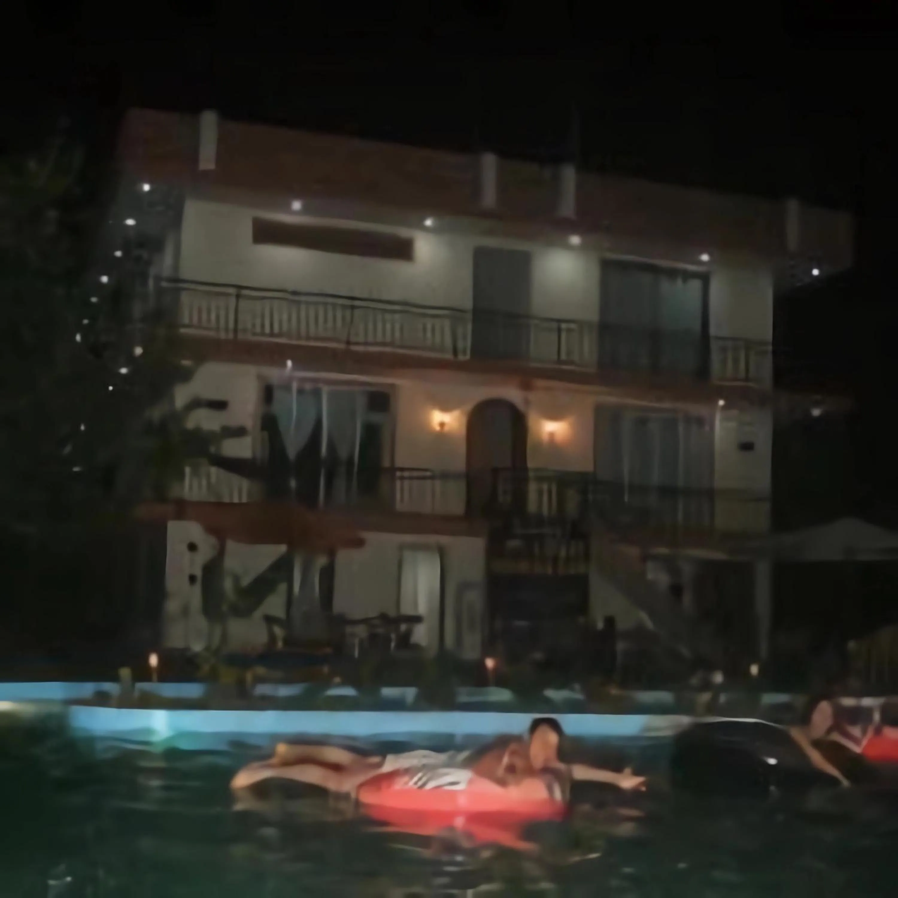 Property building in Zoila's Suite Escape