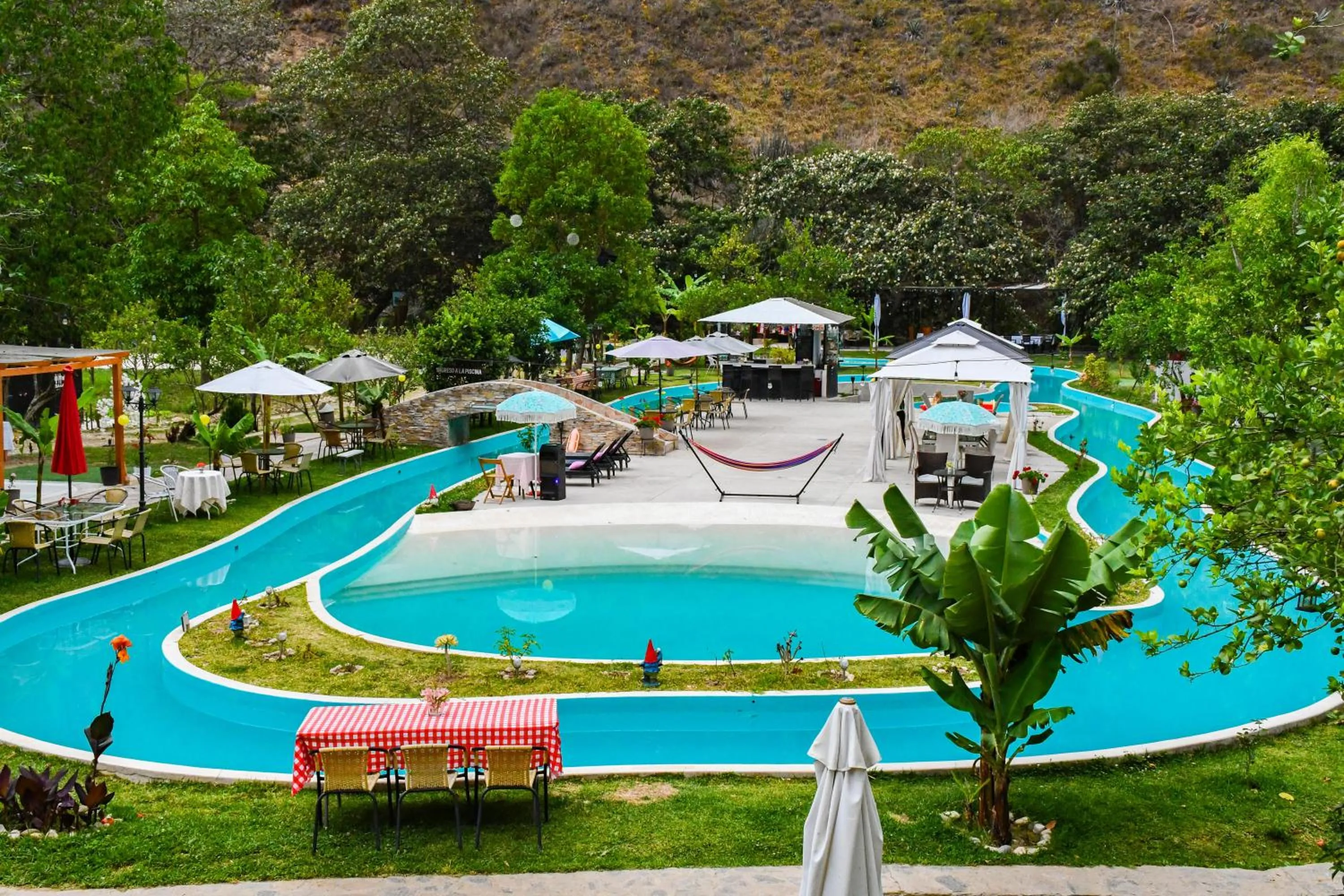 Swimming pool in Zoila's Suite Escape