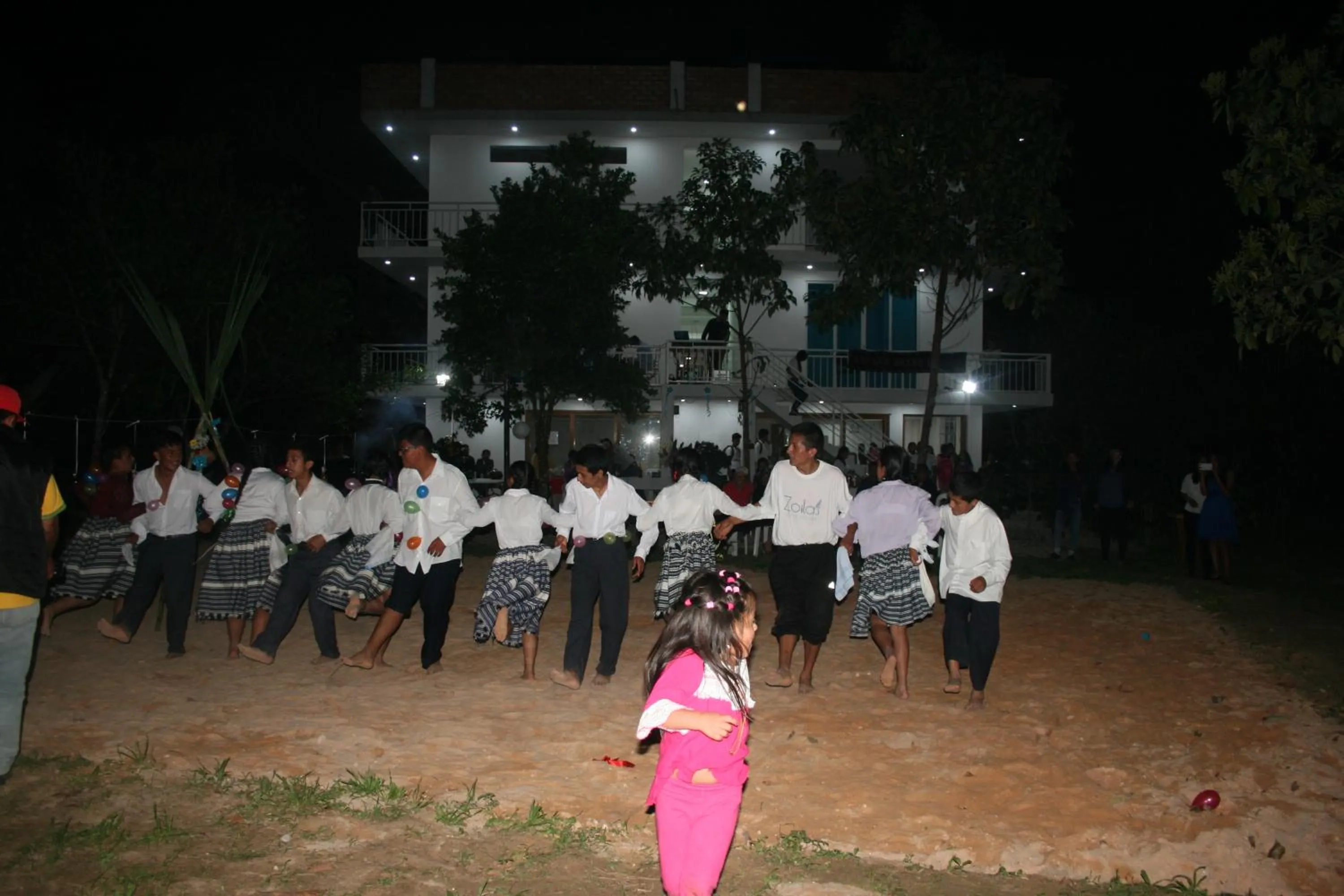 Evening entertainment in Zoila's Suite Escape