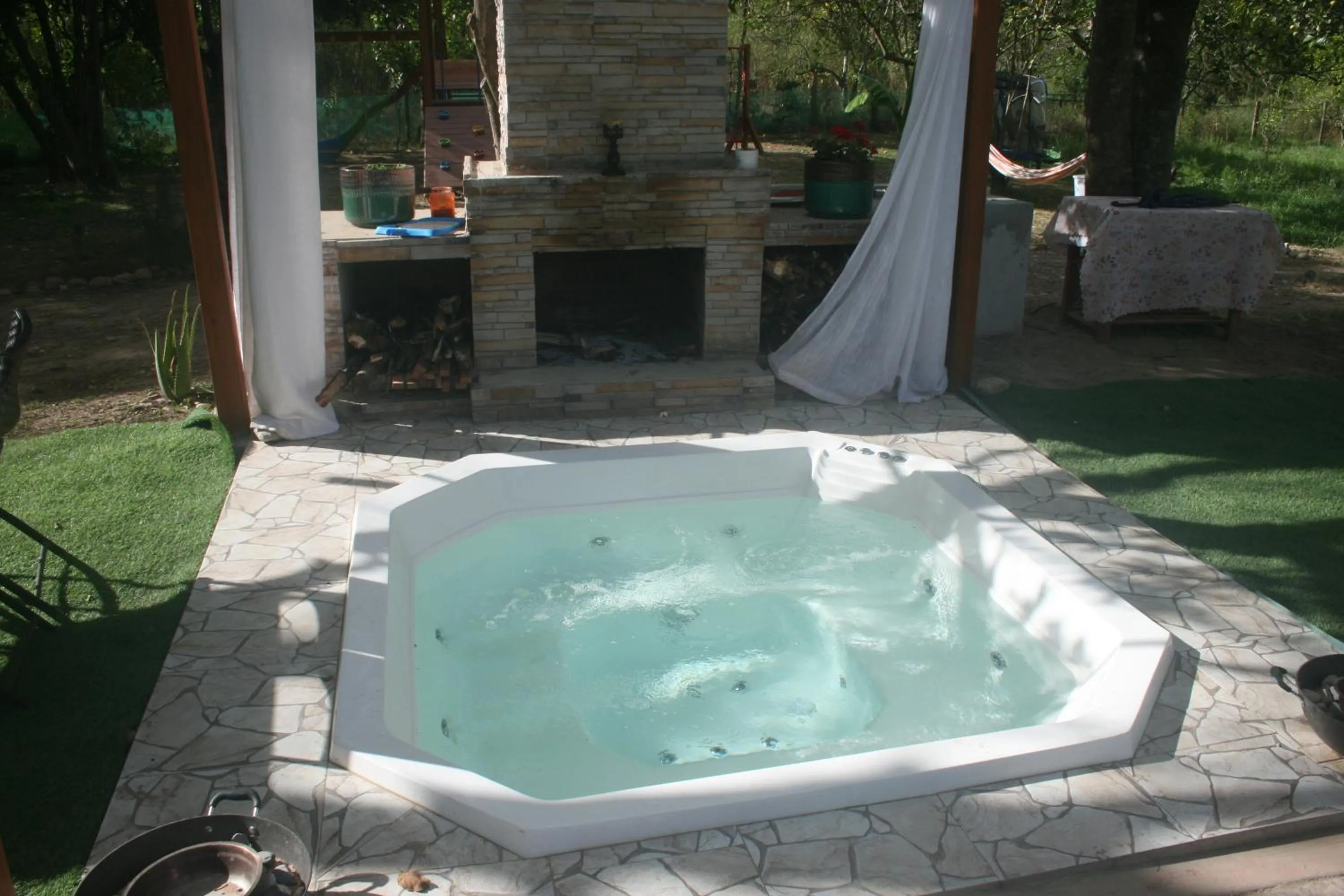 Hot Tub in Zoila's Suite Escape