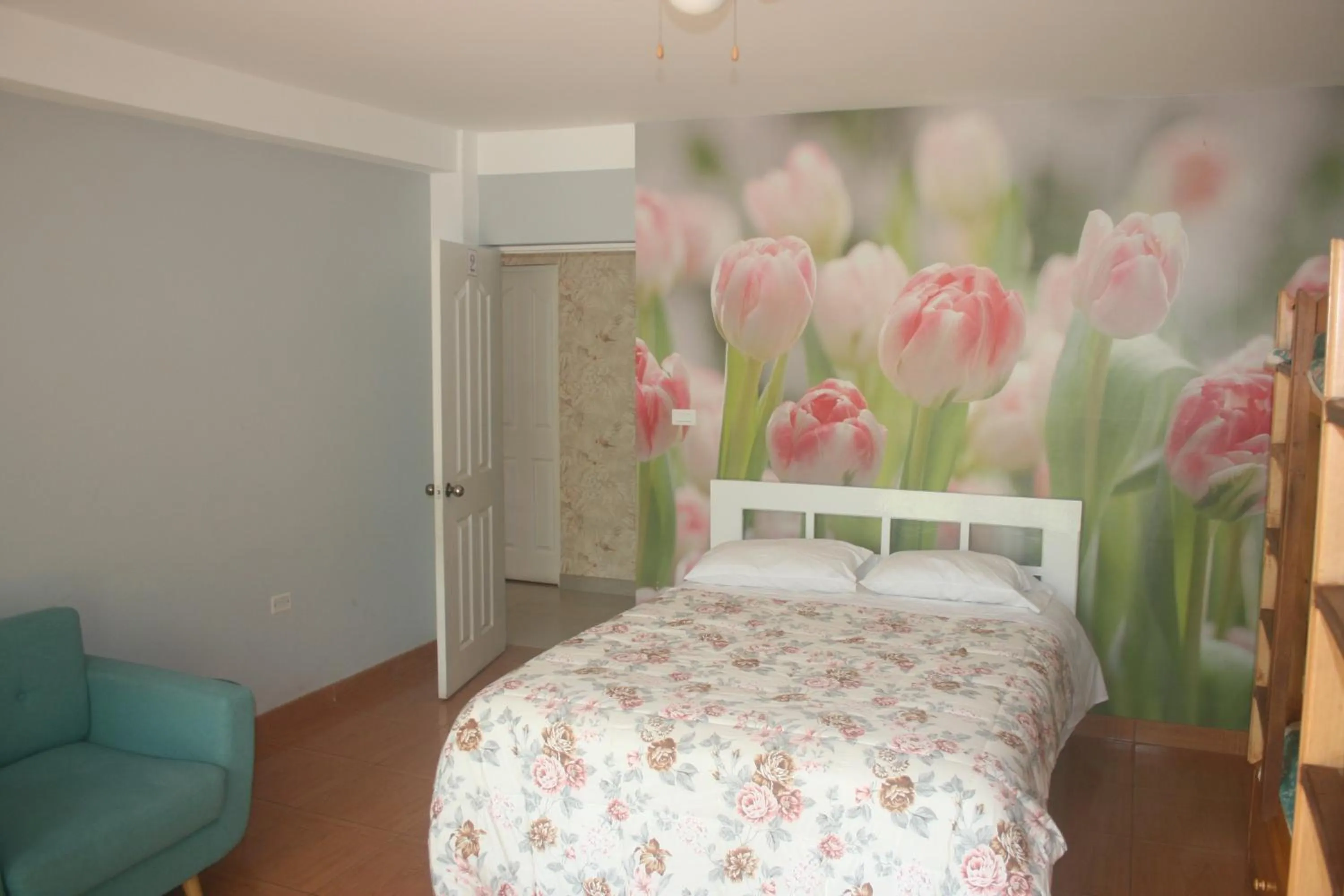 Bedroom, Bed in Zoila's Suite Escape