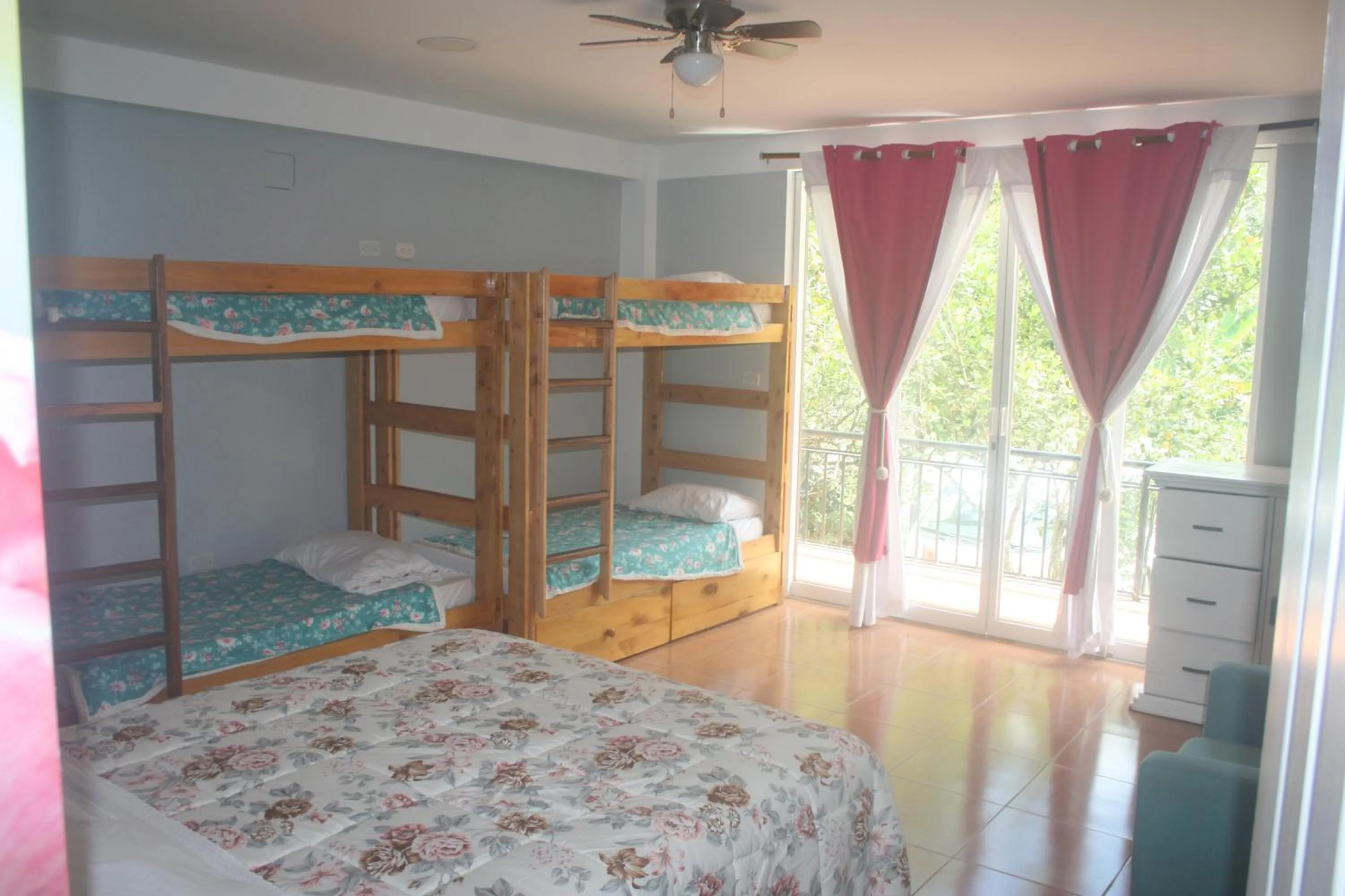 Bed in Zoila's Suite Escape