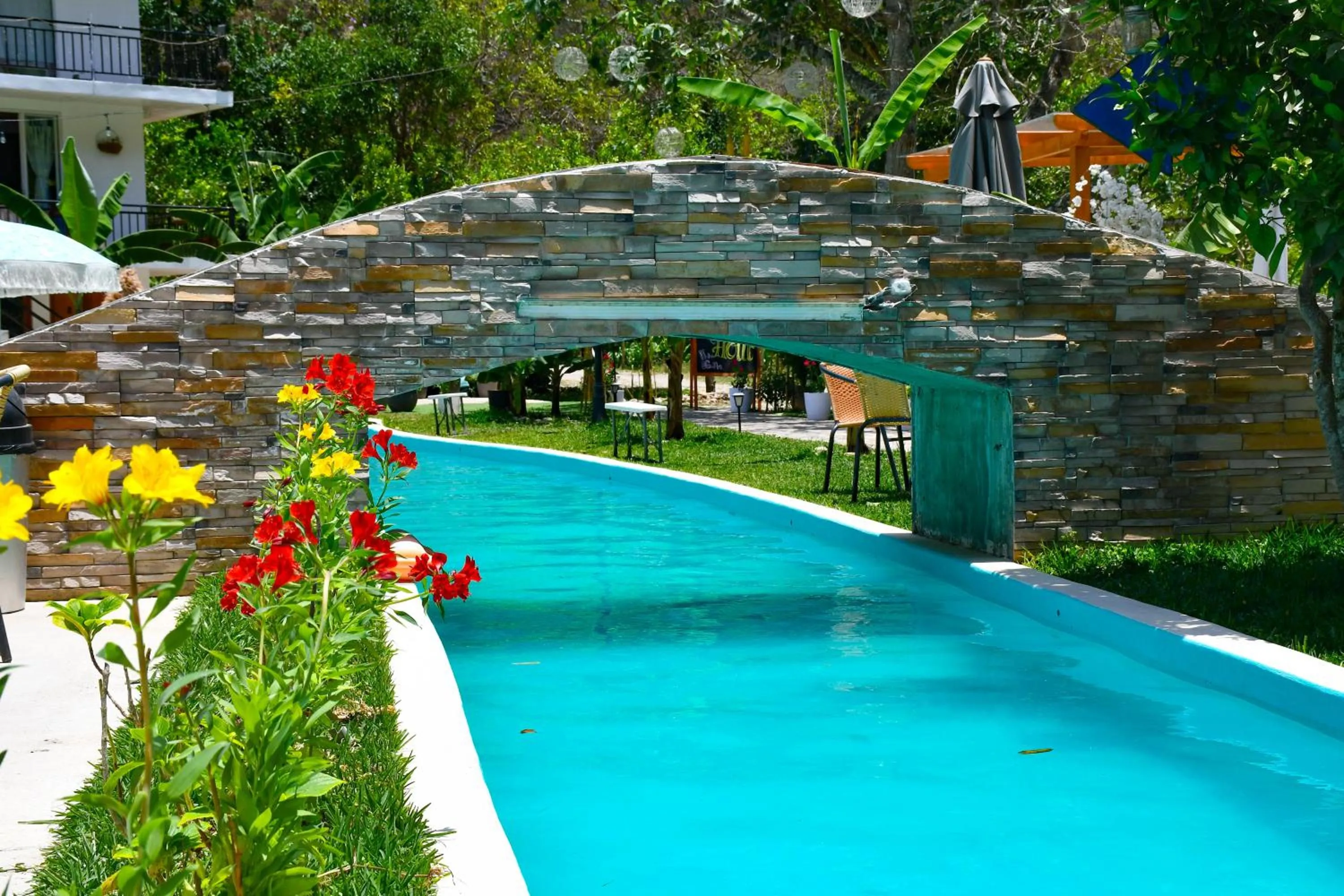 Swimming pool in Zoila's Suite Escape