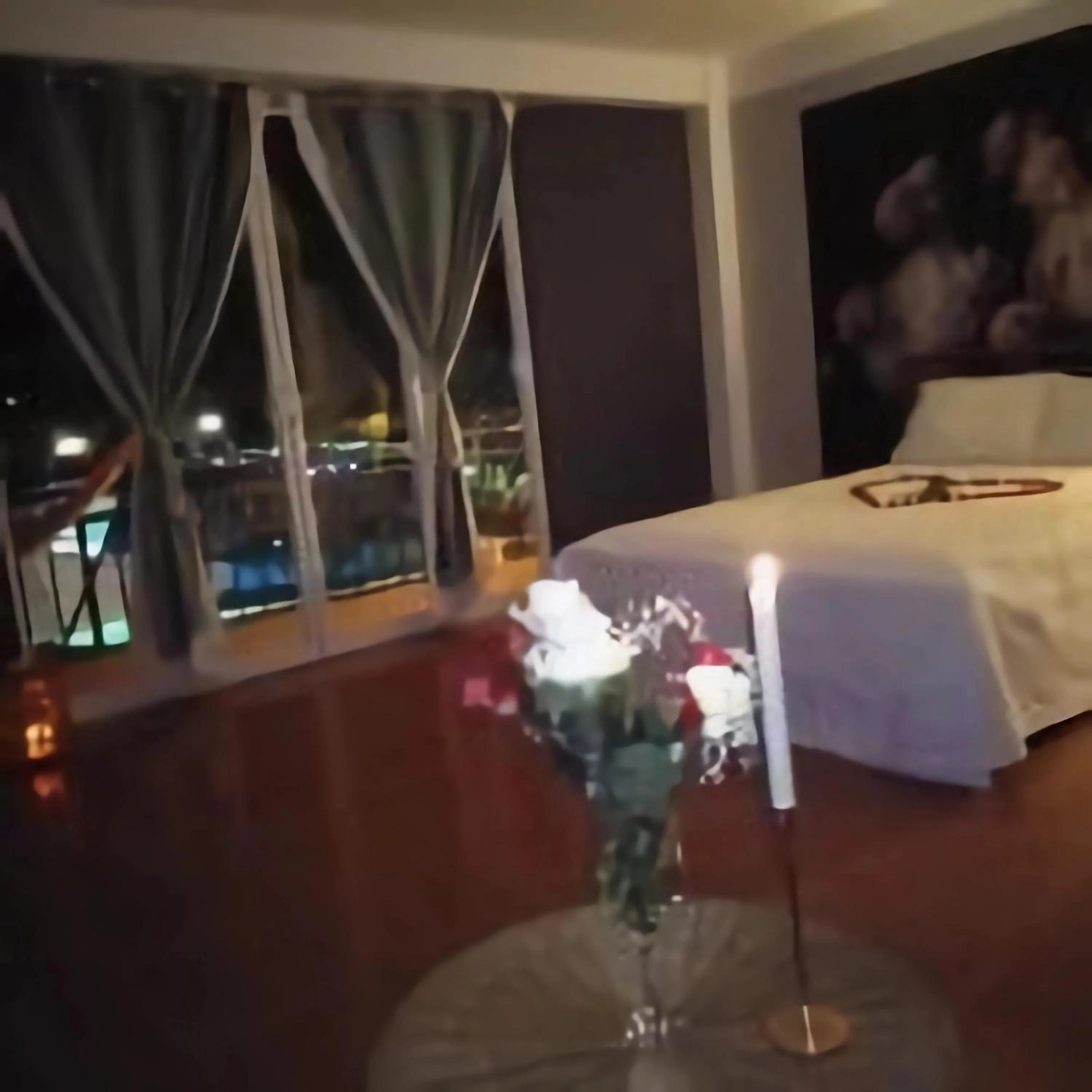 Guests, Bed in Zoila's Suite Escape