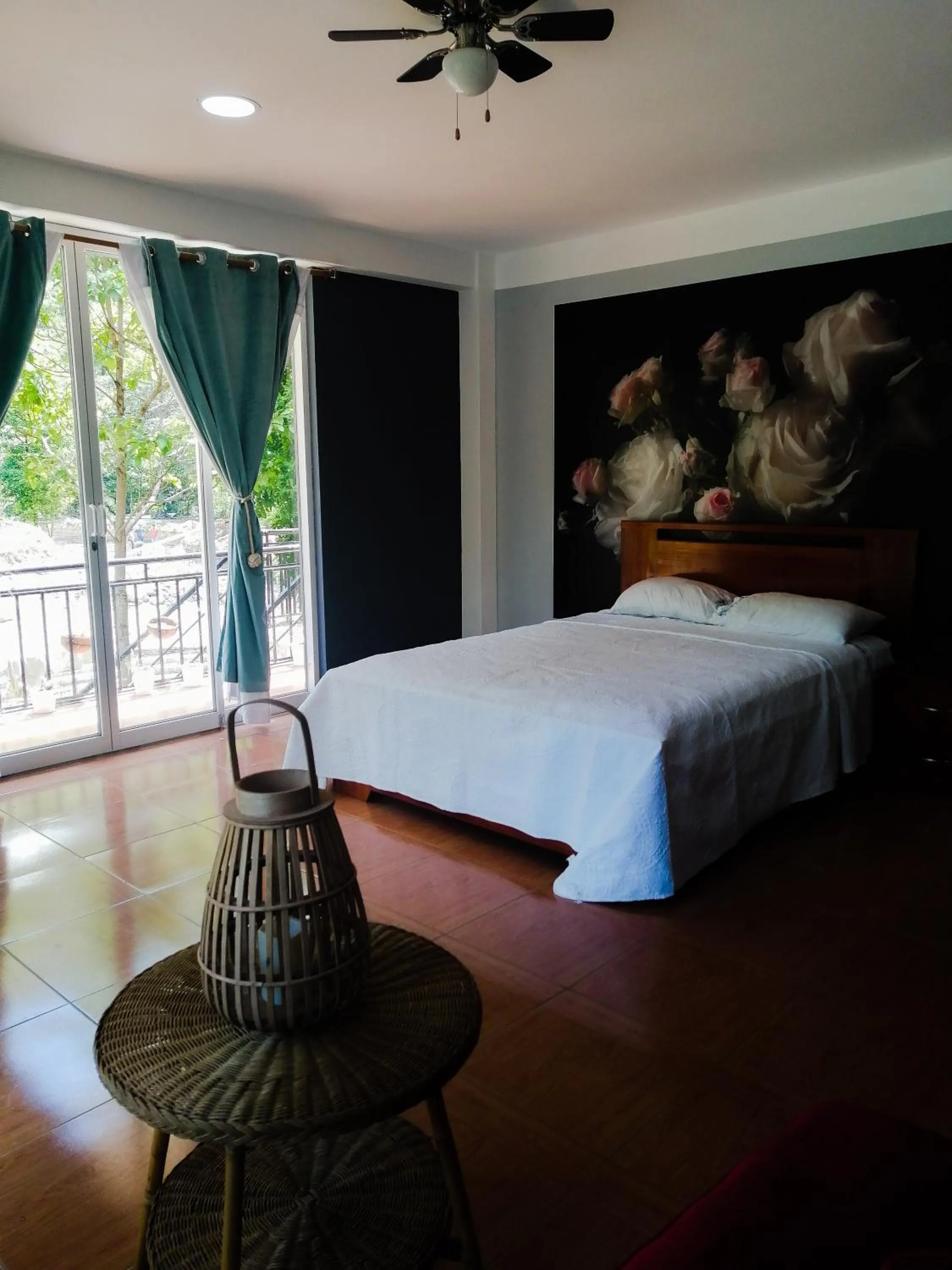 Bedroom, Bed in Zoila's Suite Escape