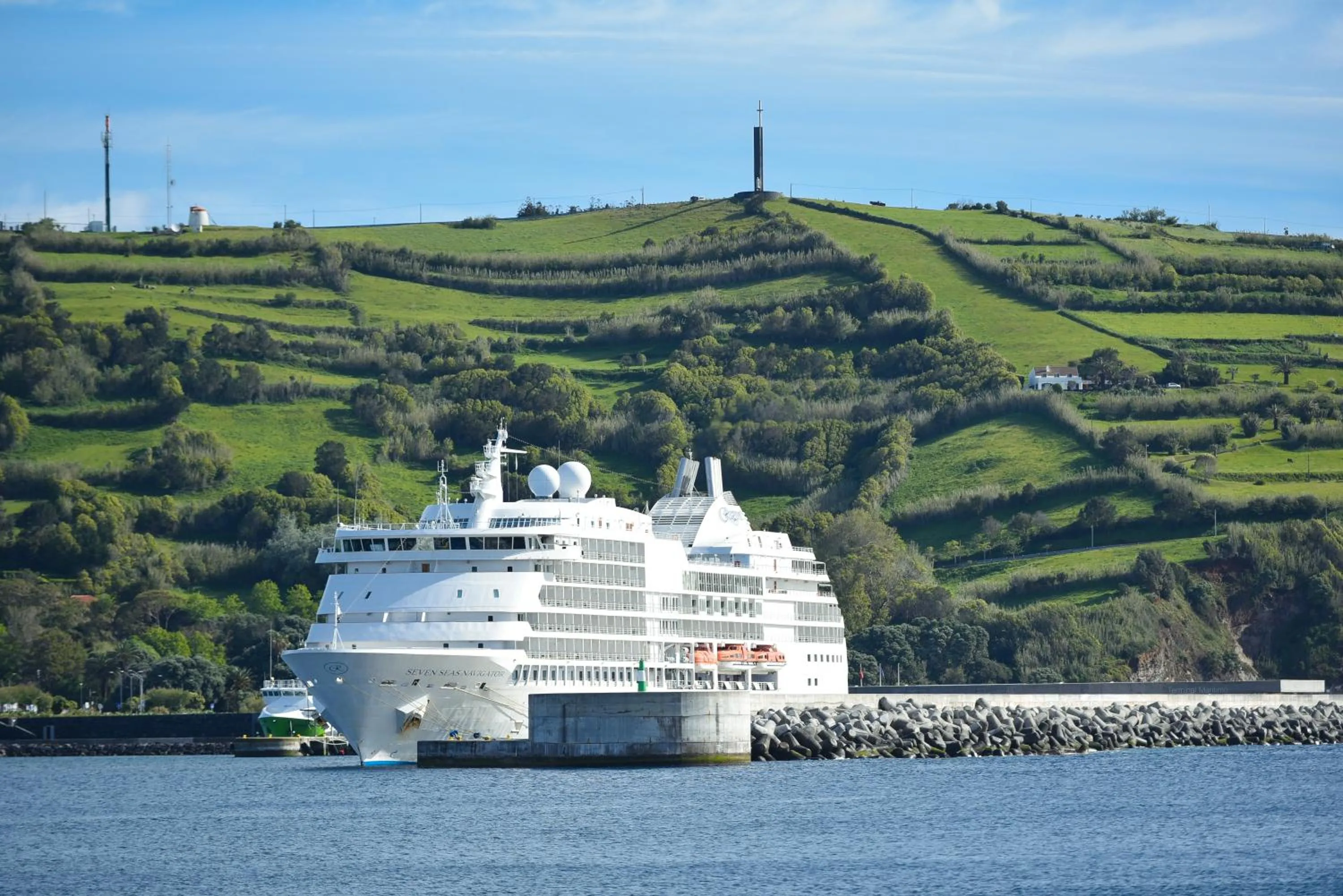 Nearby landmark in Internacional Azores Boutique