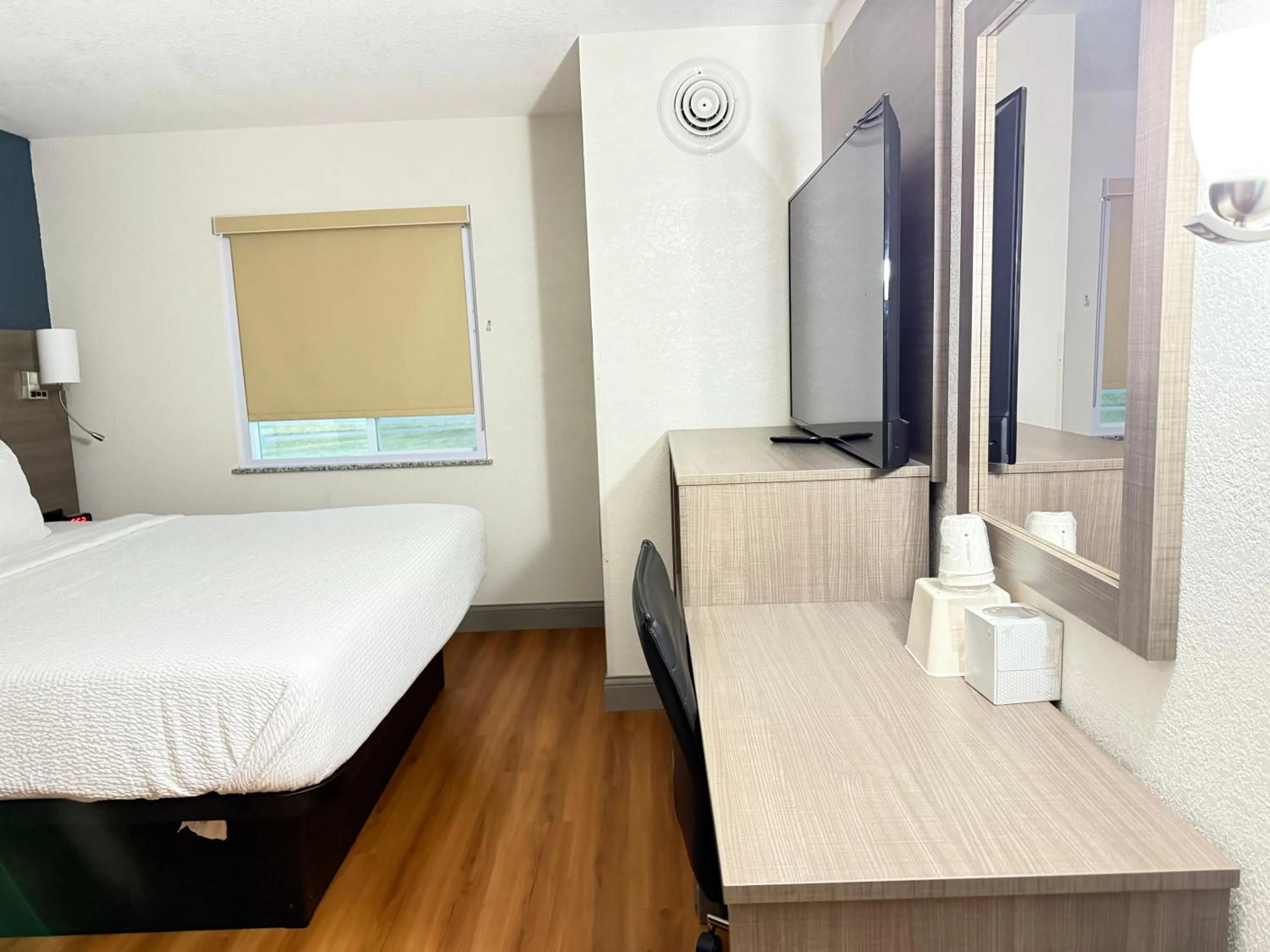 Bedroom, Bed in Baymont by Wyndham Kingdom City