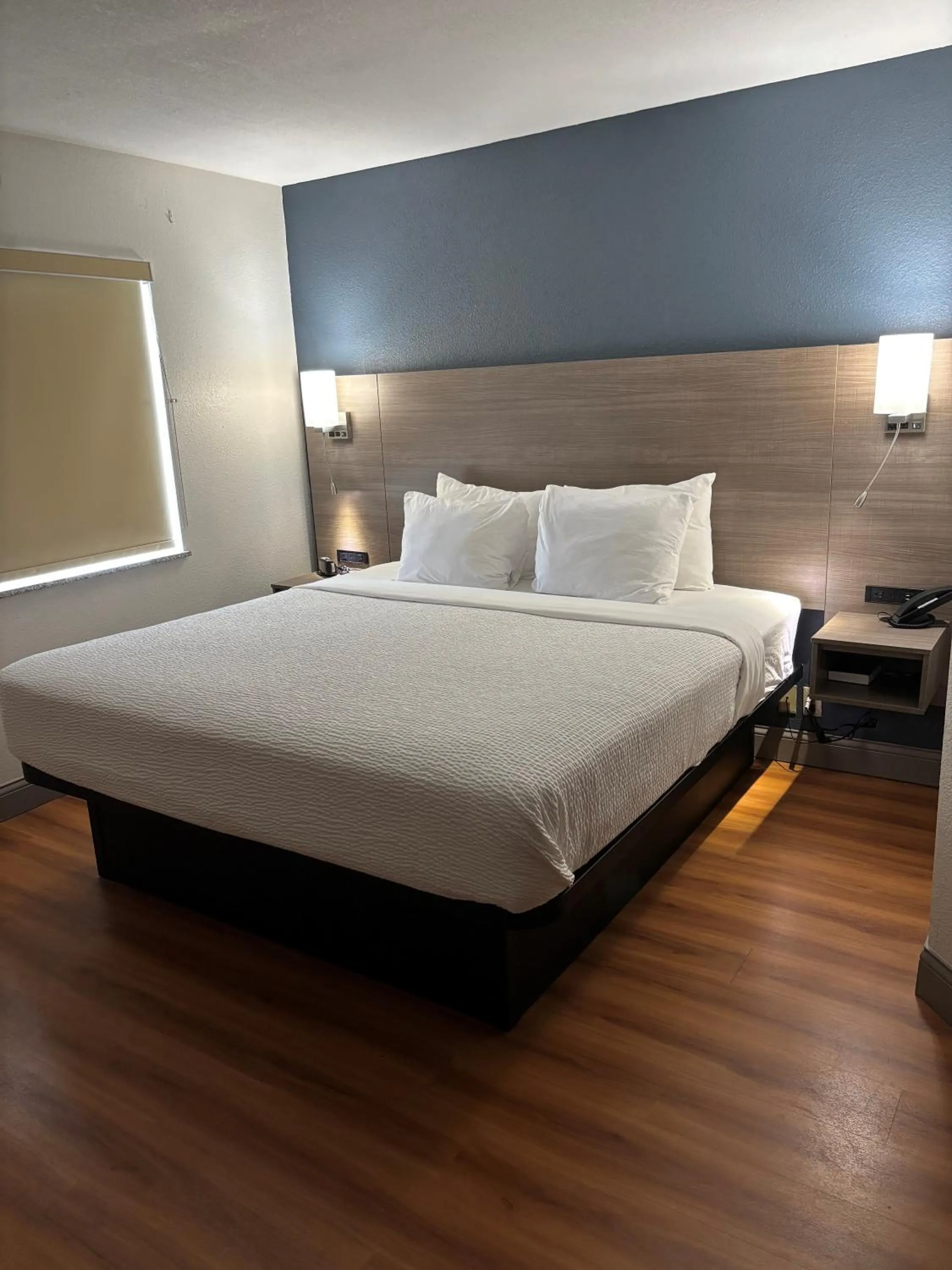 Guests, Bed in Baymont by Wyndham Kingdom City