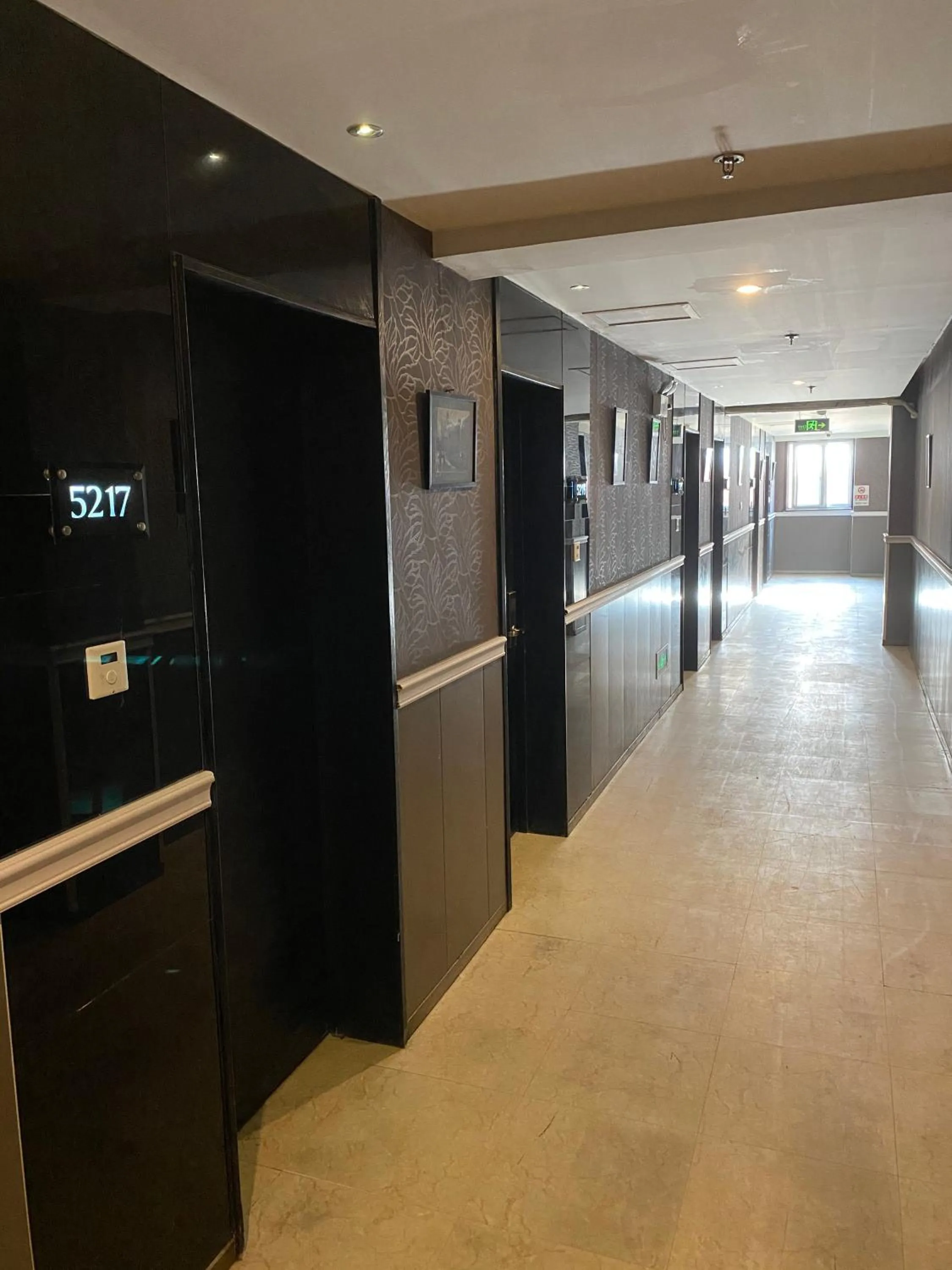 Spring Time Hostel--Nearby Tiananmen square & Forbidden City & Wangfujing Street & Line 5,6 Subway Nearby,Free WiFi