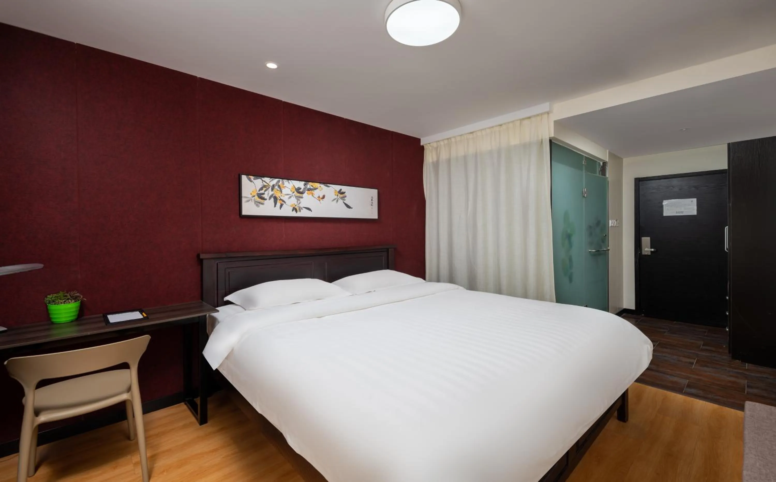 Bed in Spring Time Hostel--Nearby Tiananmen square & Forbidden City & Wangfujing Street & Line 5,6 Subway Nearby,Free WiFi