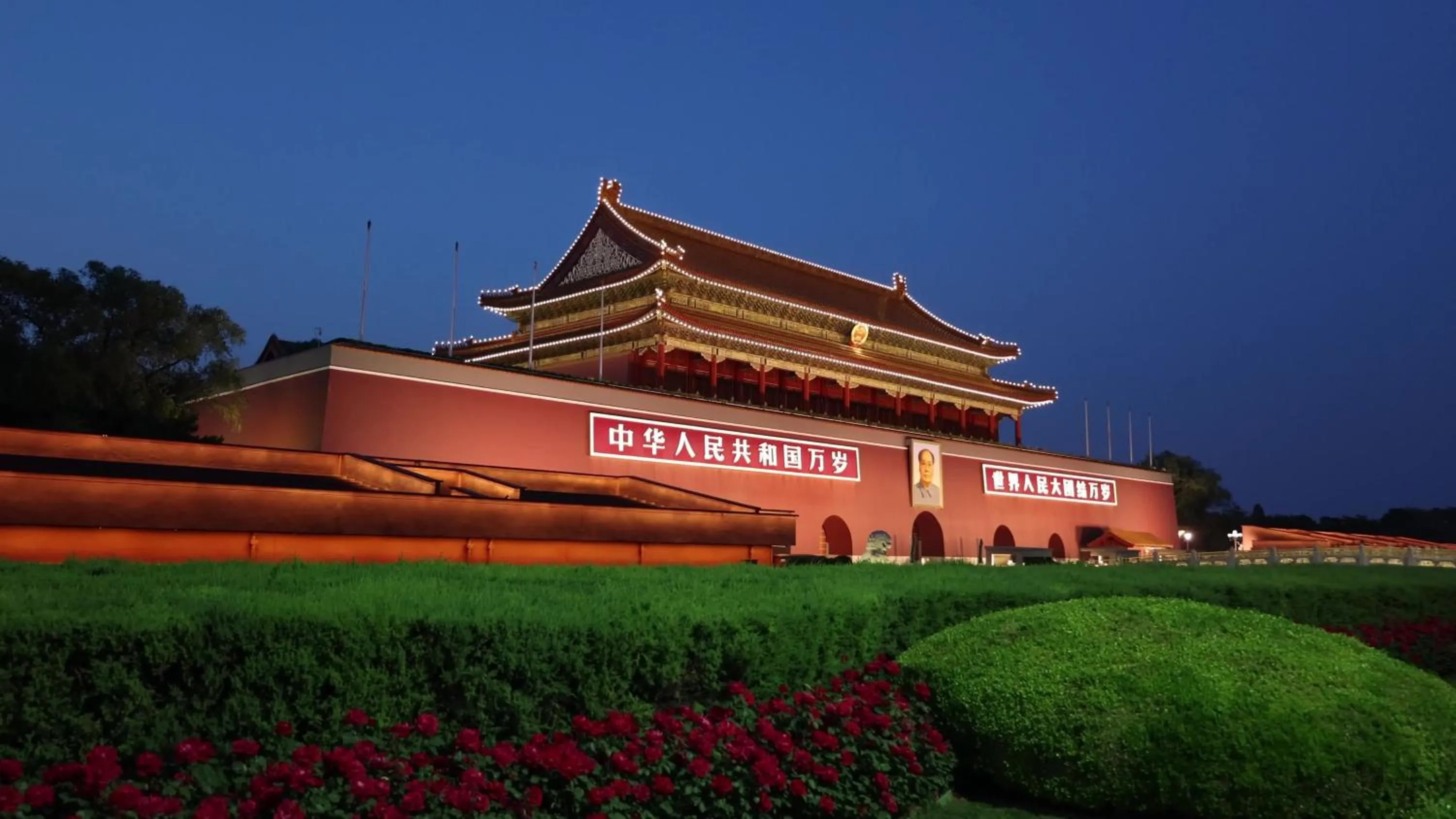 Spring Time Hostel--Nearby Tiananmen square & Forbidden City & Wangfujing Street & Line 5,6 Subway Nearby,Free WiFi