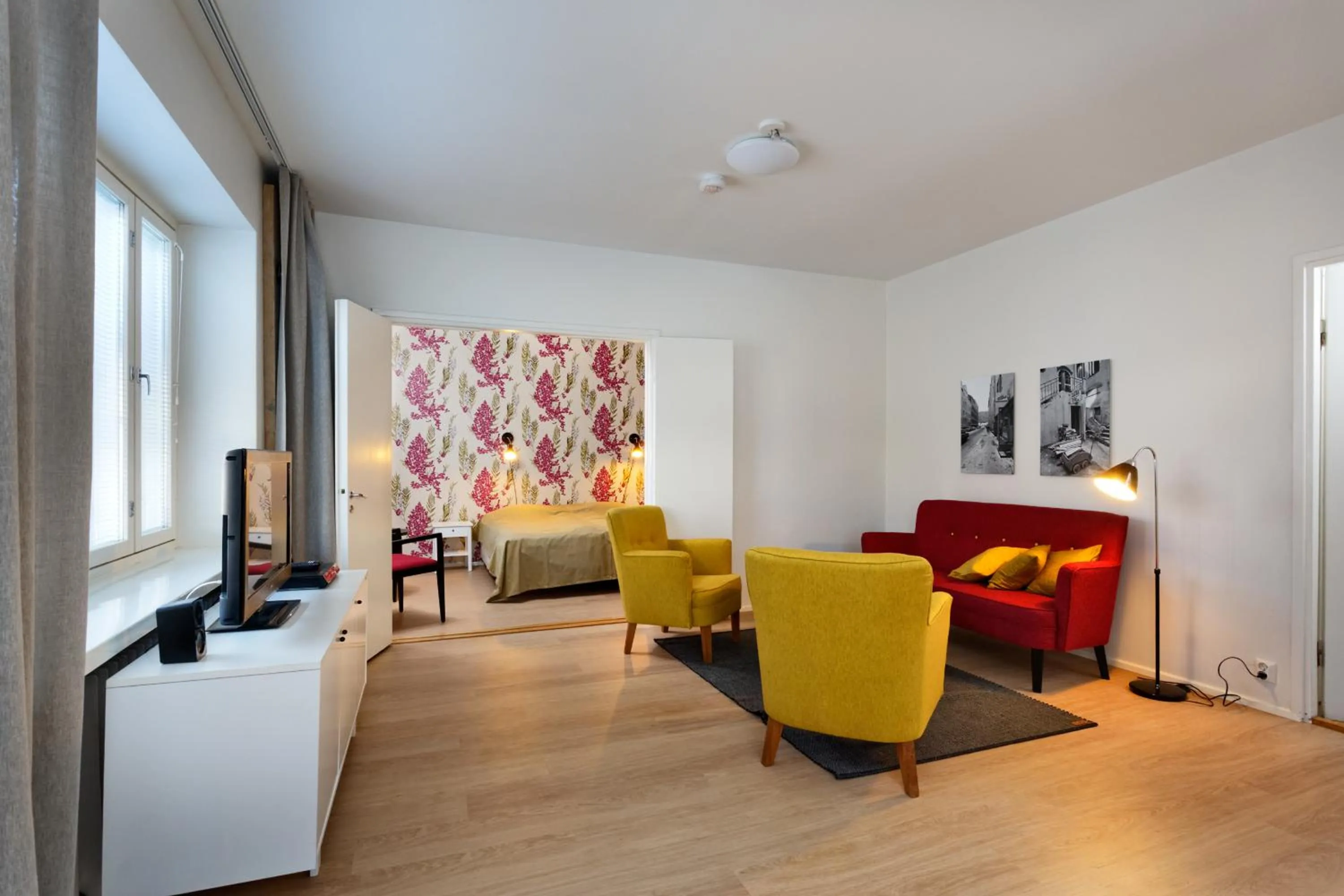 TV and multimedia in Forenom Serviced Apartments Helsinki Kruununhaka
