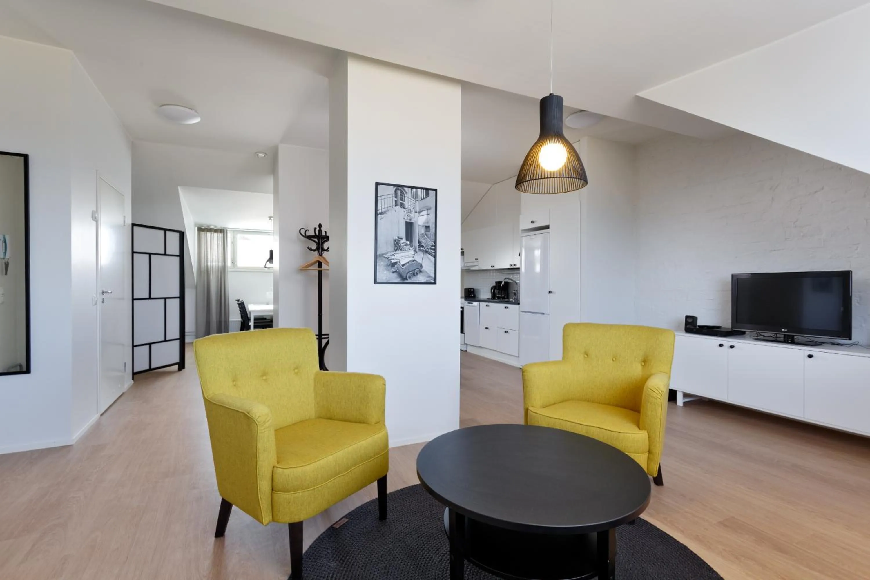 TV and multimedia in Forenom Serviced Apartments Helsinki Kruununhaka