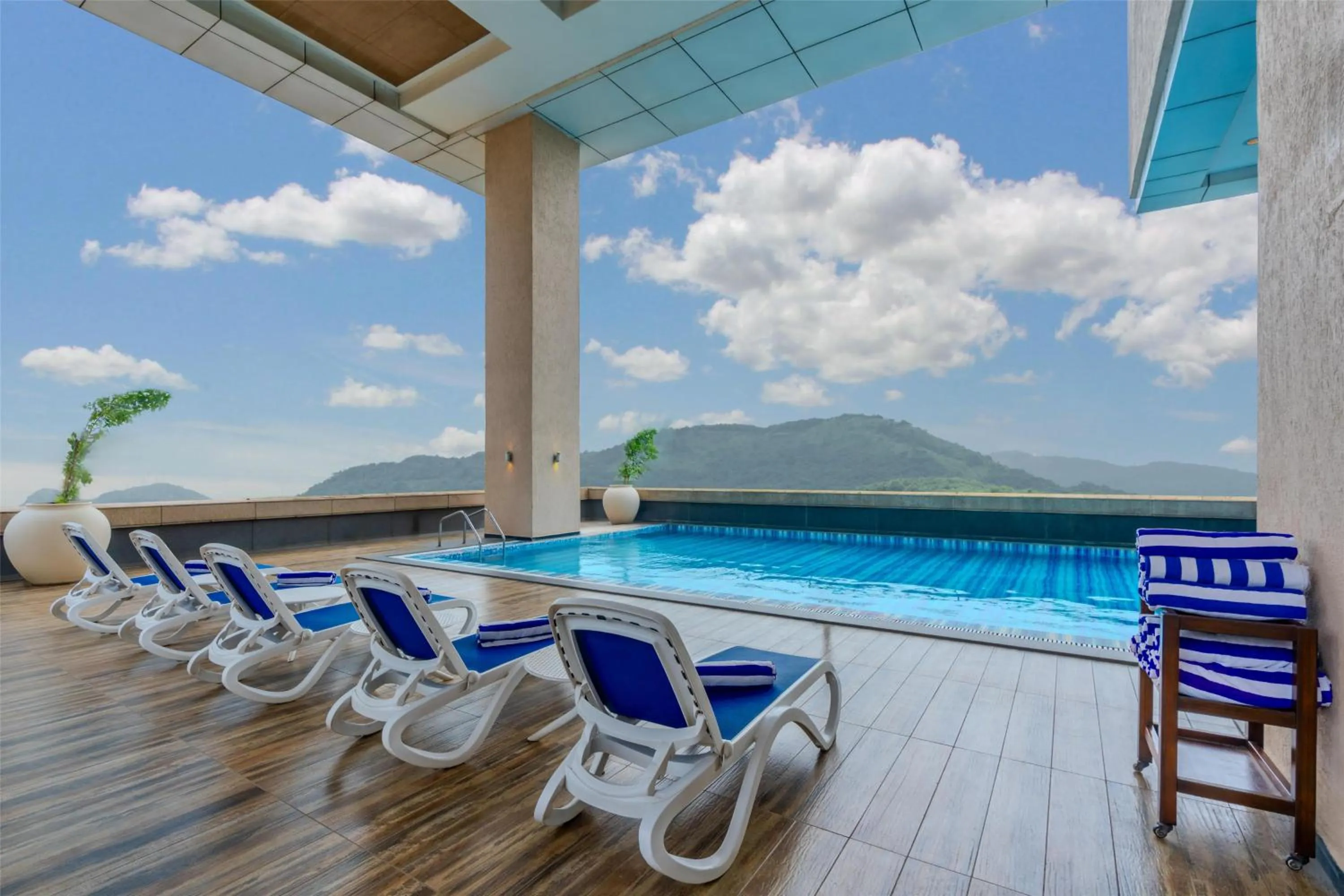 Pool view in Country Inn & Suites By Radisson Navi Mumbai