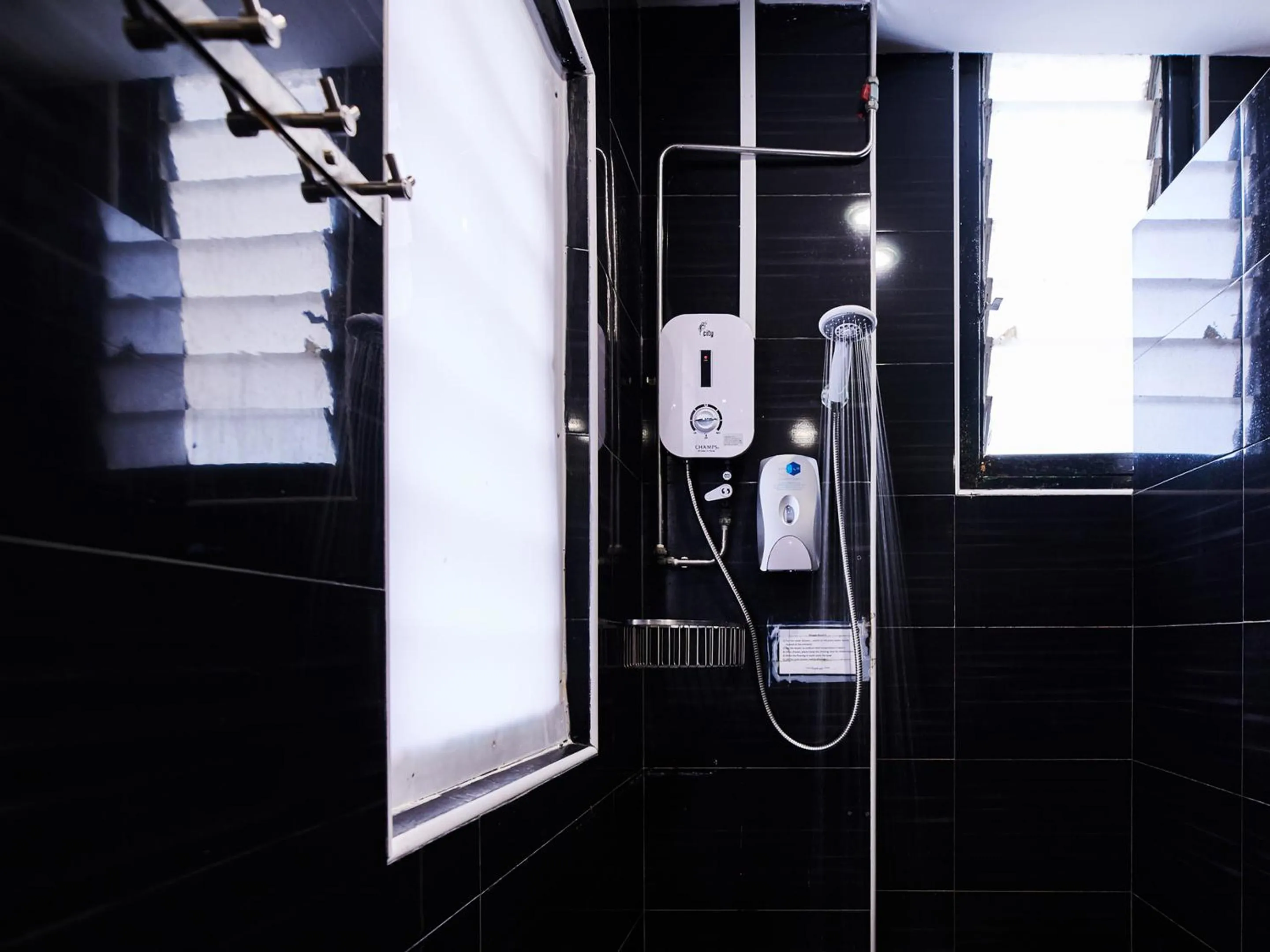 Shower in BEAT. Sports Hostel