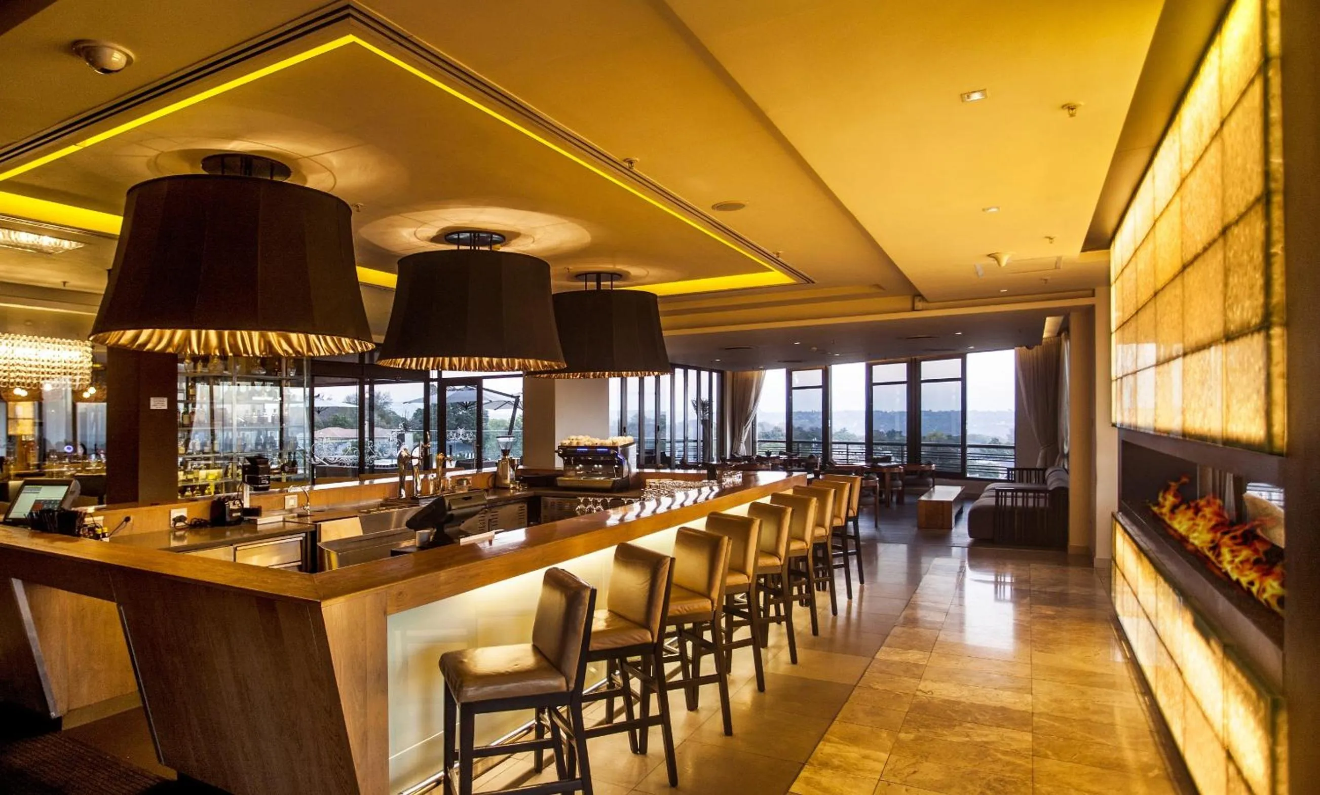 Lounge or bar in Southern Sun Hyde Park Sandton