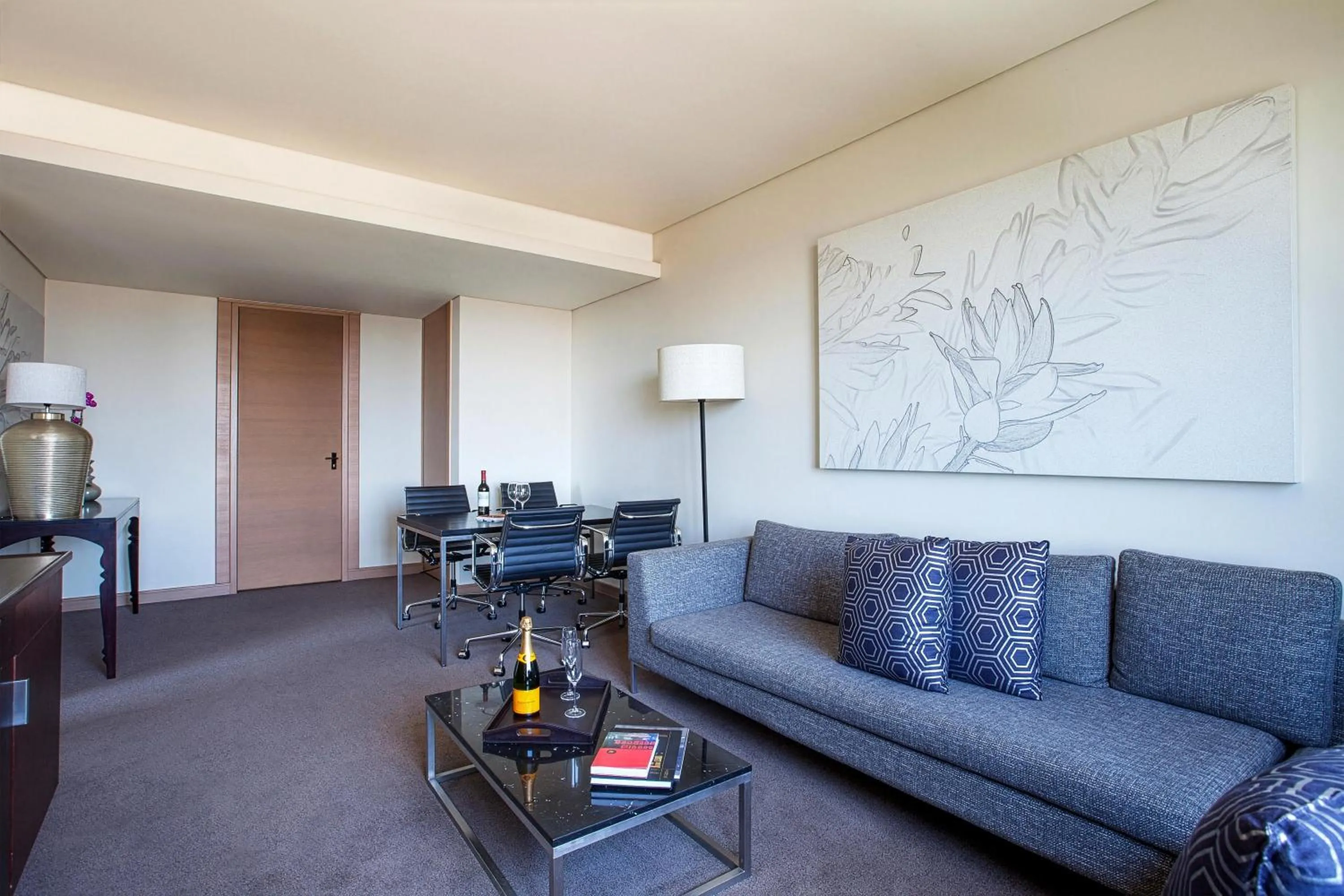 Photo of the whole room in Southern Sun Hyde Park Sandton