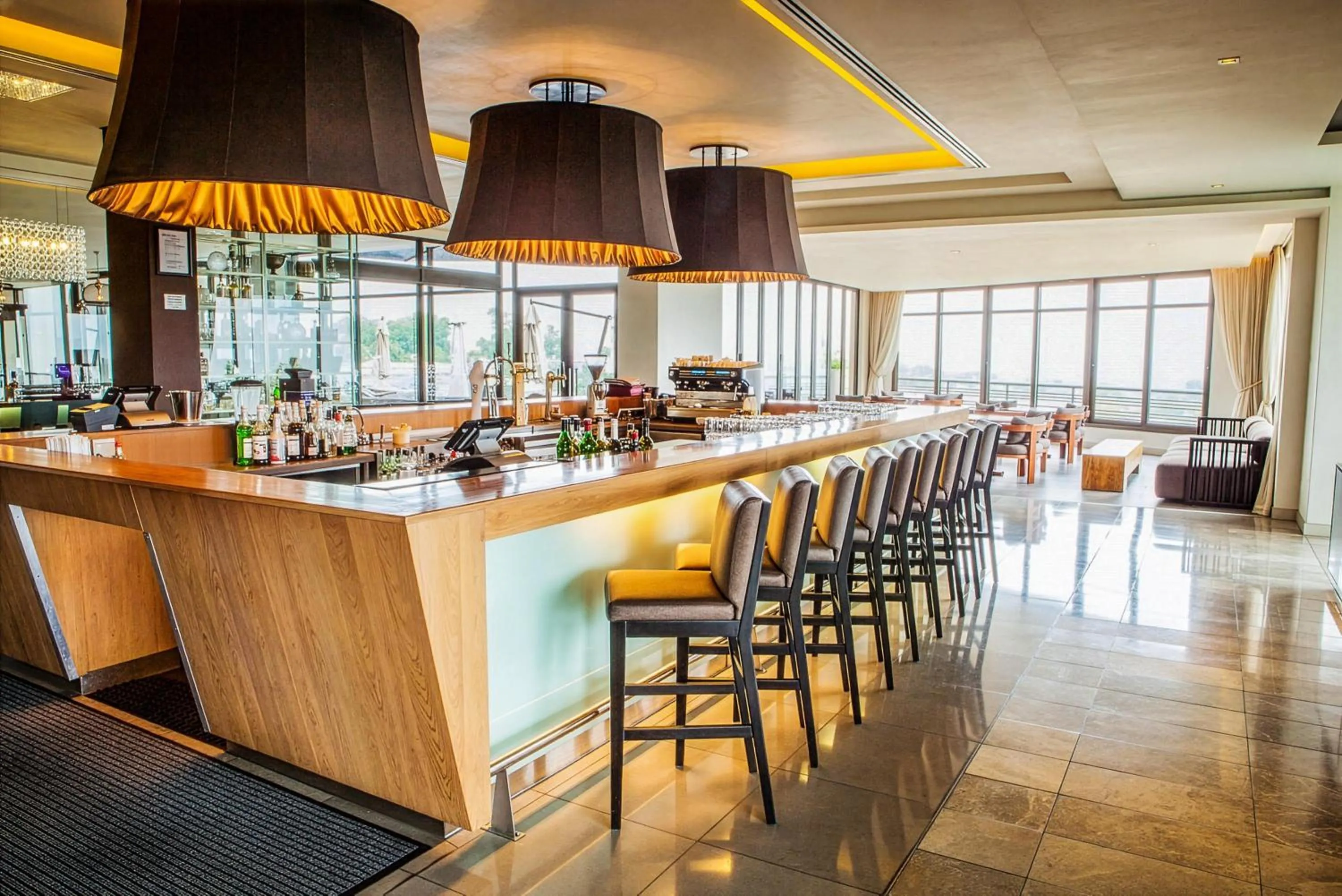 Lounge or bar in Southern Sun Hyde Park Sandton