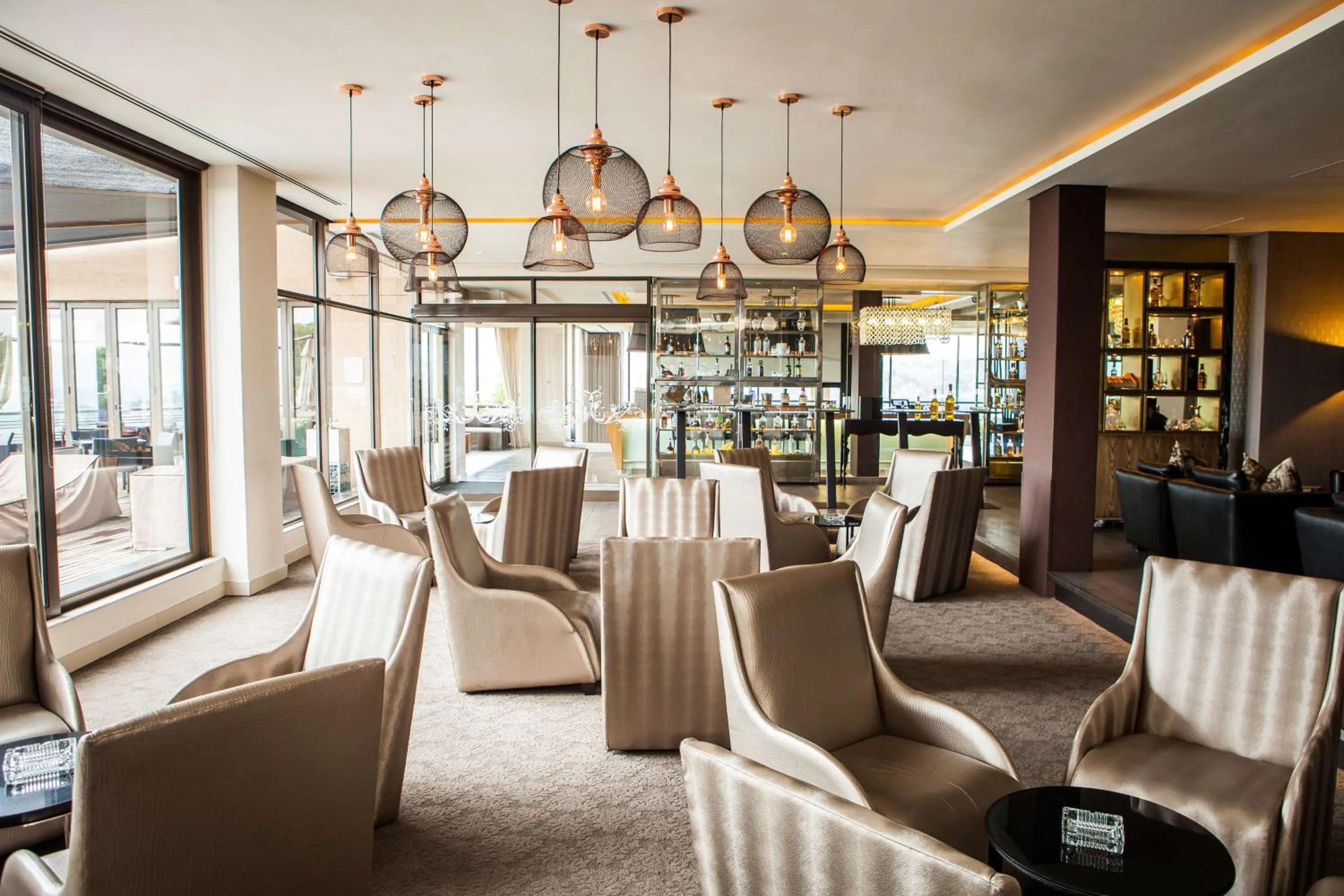 Lounge or bar in Southern Sun Hyde Park Sandton