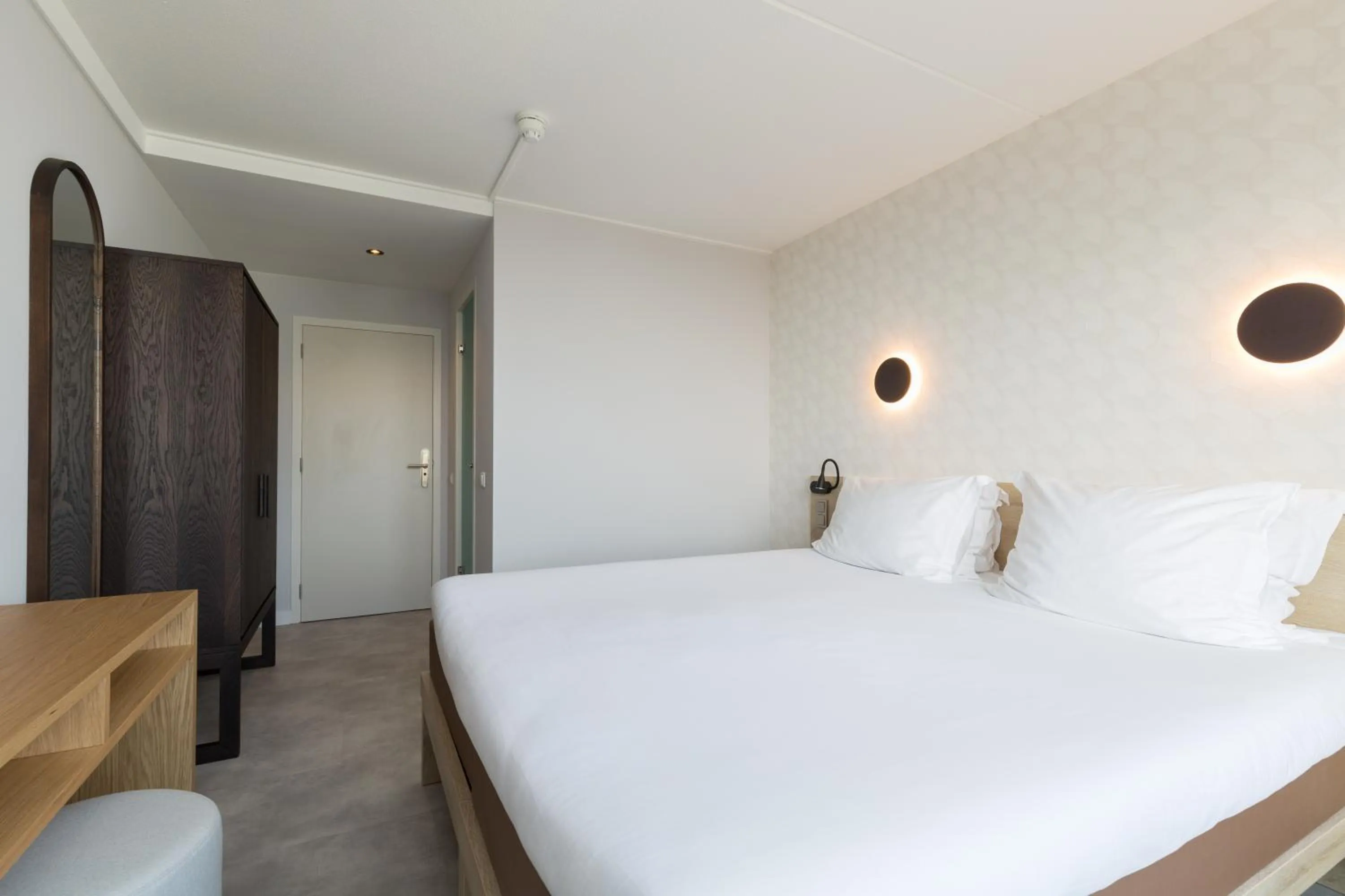 Photo of the whole room, Bed in Hotel de Baak Seaside